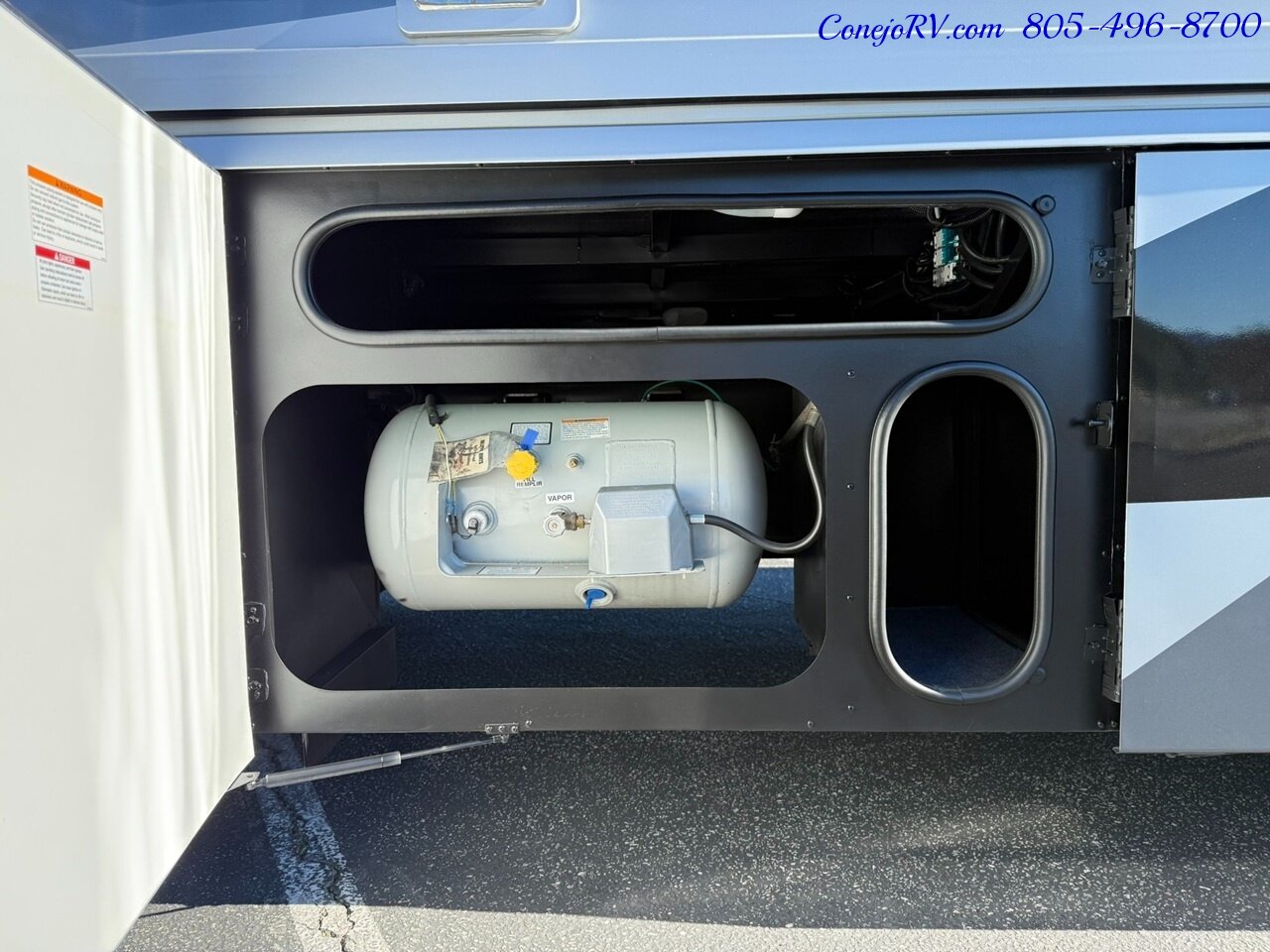 2023 Winnebago Forza 38W Triple Slide Outs Bunkhouse Loft Bed 2 Bath  Cummins Turbo Diesel 45k Miles - Photo 58 - Thousand Oaks, CA 91360