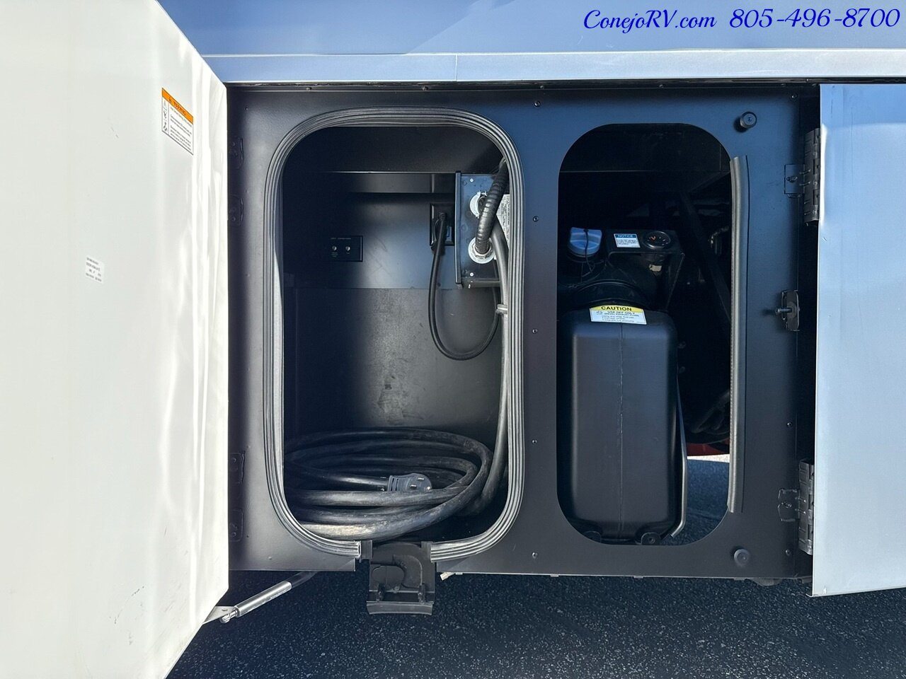 2023 Winnebago Forza 38W Triple Slide Outs Bunkhouse Loft Bed 2 Bath  Cummins Turbo Diesel 45k Miles - Photo 54 - Thousand Oaks, CA 91360