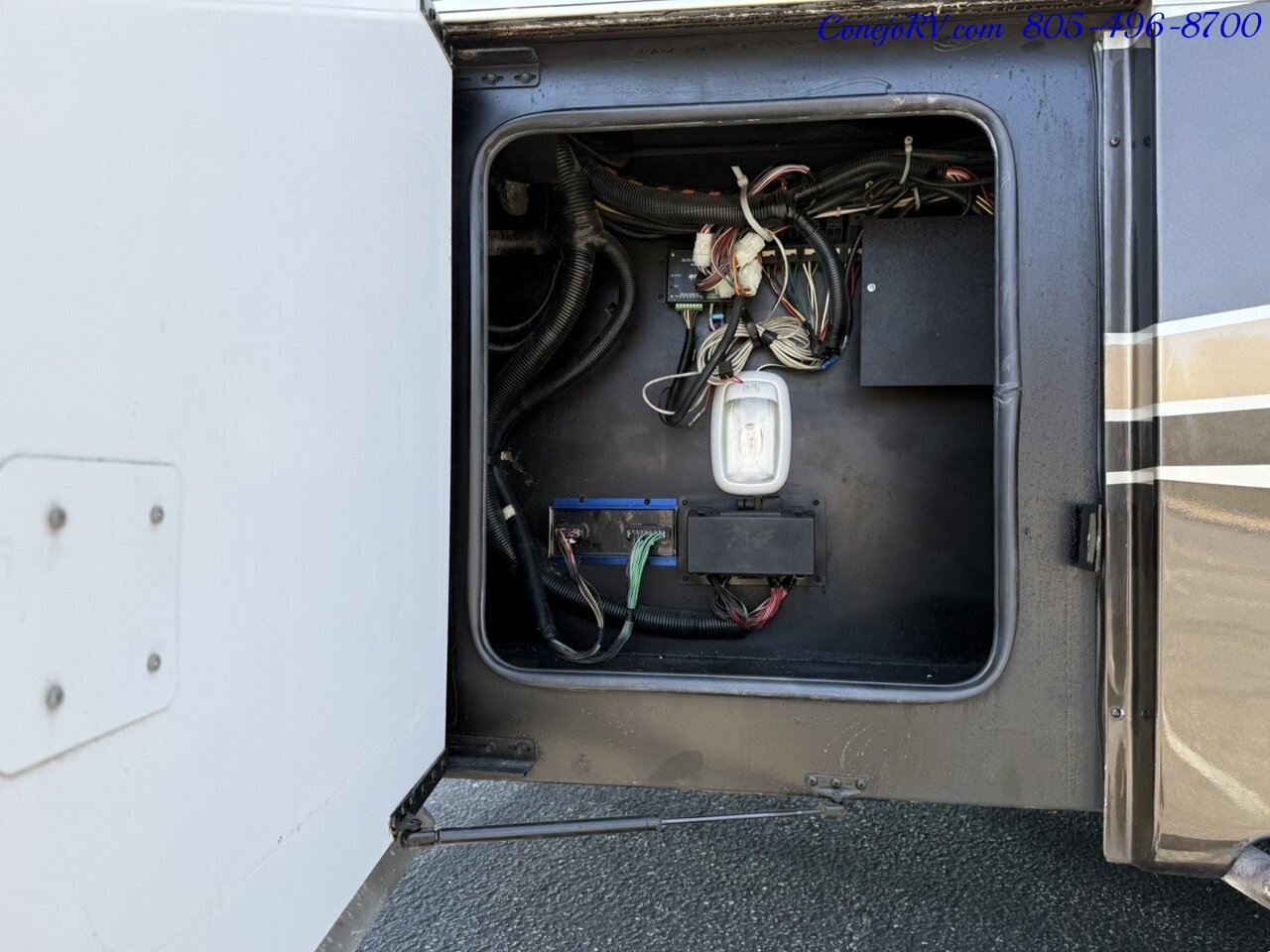 2014 Thor Tuscany 40EX Cummins ISB Diesel Engine Triple Slide Outs King  Bed Bath & 1/2 Full Body Paint 34K Miles - Photo 60 - Thousand Oaks, CA 91360