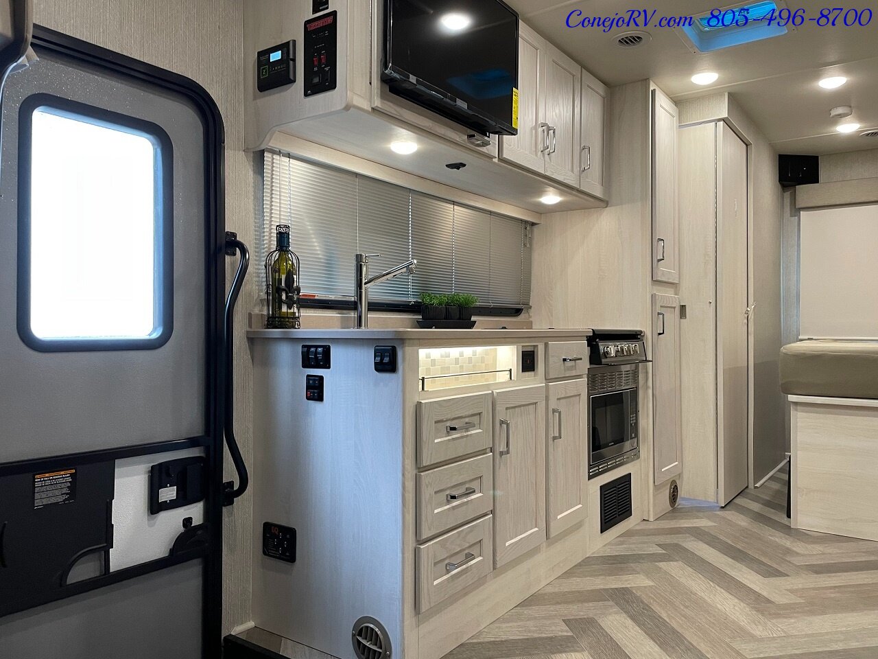 2024 WINNEBAGO Porto 24P Full Wall Slide Mercedes Turbo Diesel Cab Over  Loft Bed - Photo 7 - Thousand Oaks, CA 91360