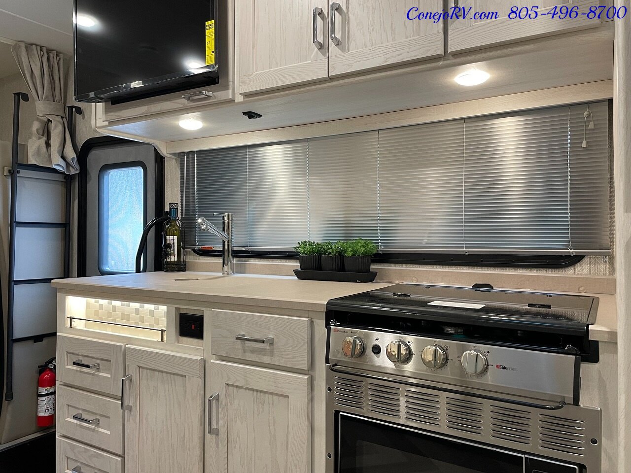 2024 WINNEBAGO Porto 24P Full Wall Slide Mercedes Turbo Diesel Cab Over  Loft Bed - Photo 13 - Thousand Oaks, CA 91360