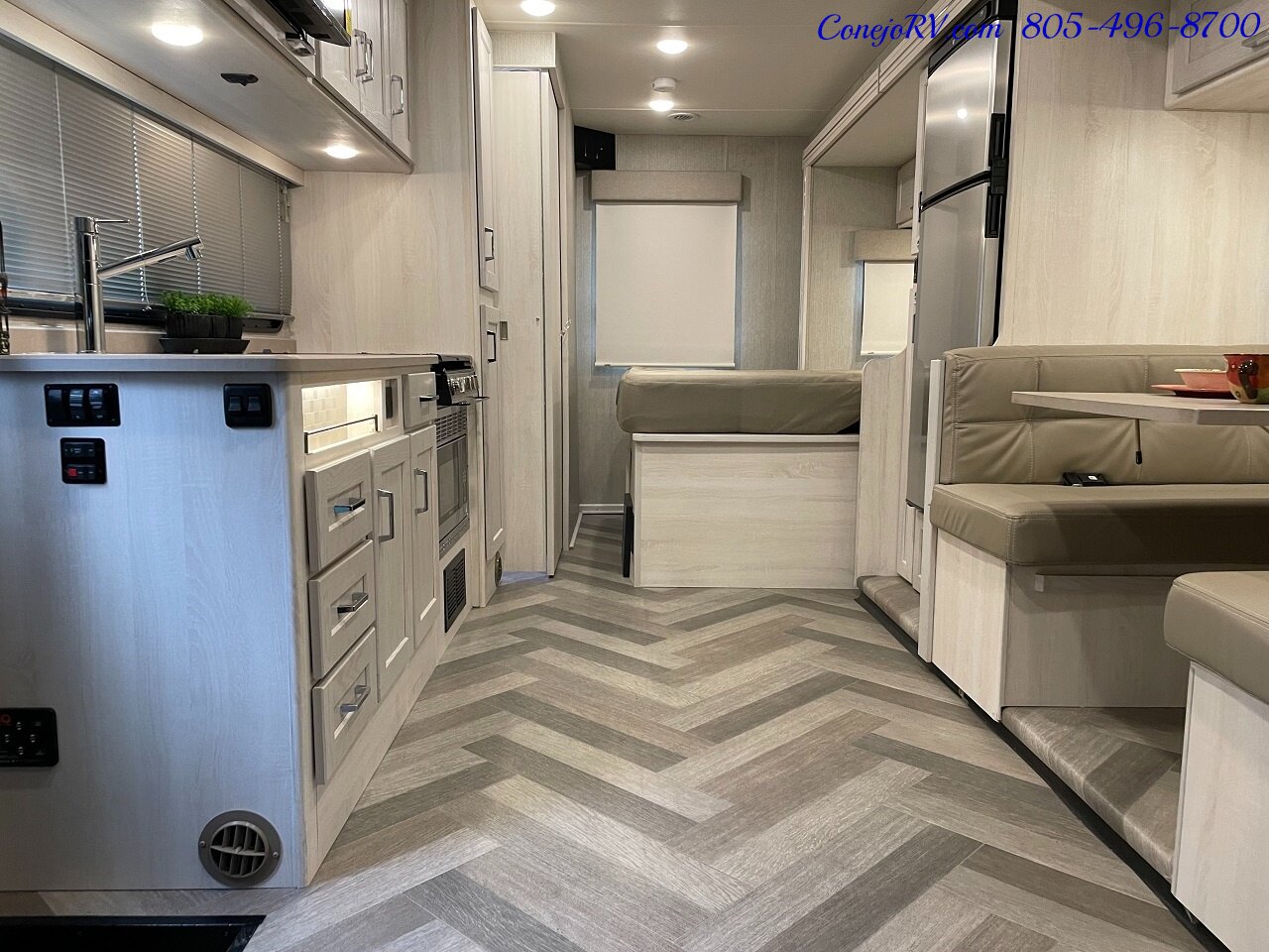 2024 WINNEBAGO Porto 24P Full Wall Slide Mercedes Turbo Diesel Cab Over  Loft Bed - Photo 5 - Thousand Oaks, CA 91360