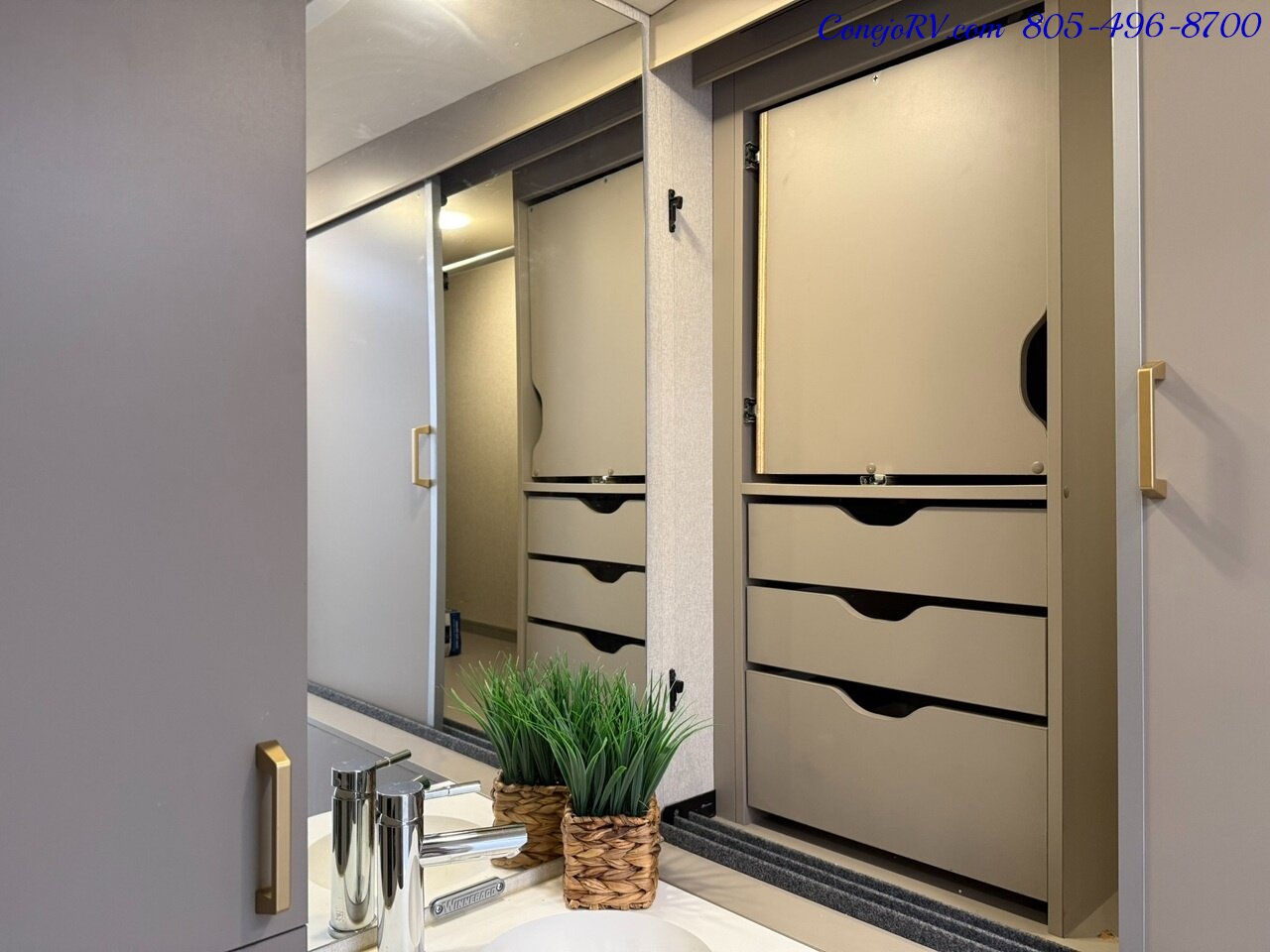 2024 Winnebago View 24T Slide-Out Murphy Bed Mercedes Turbo Diesel   - Photo 22 - Thousand Oaks, CA 91360