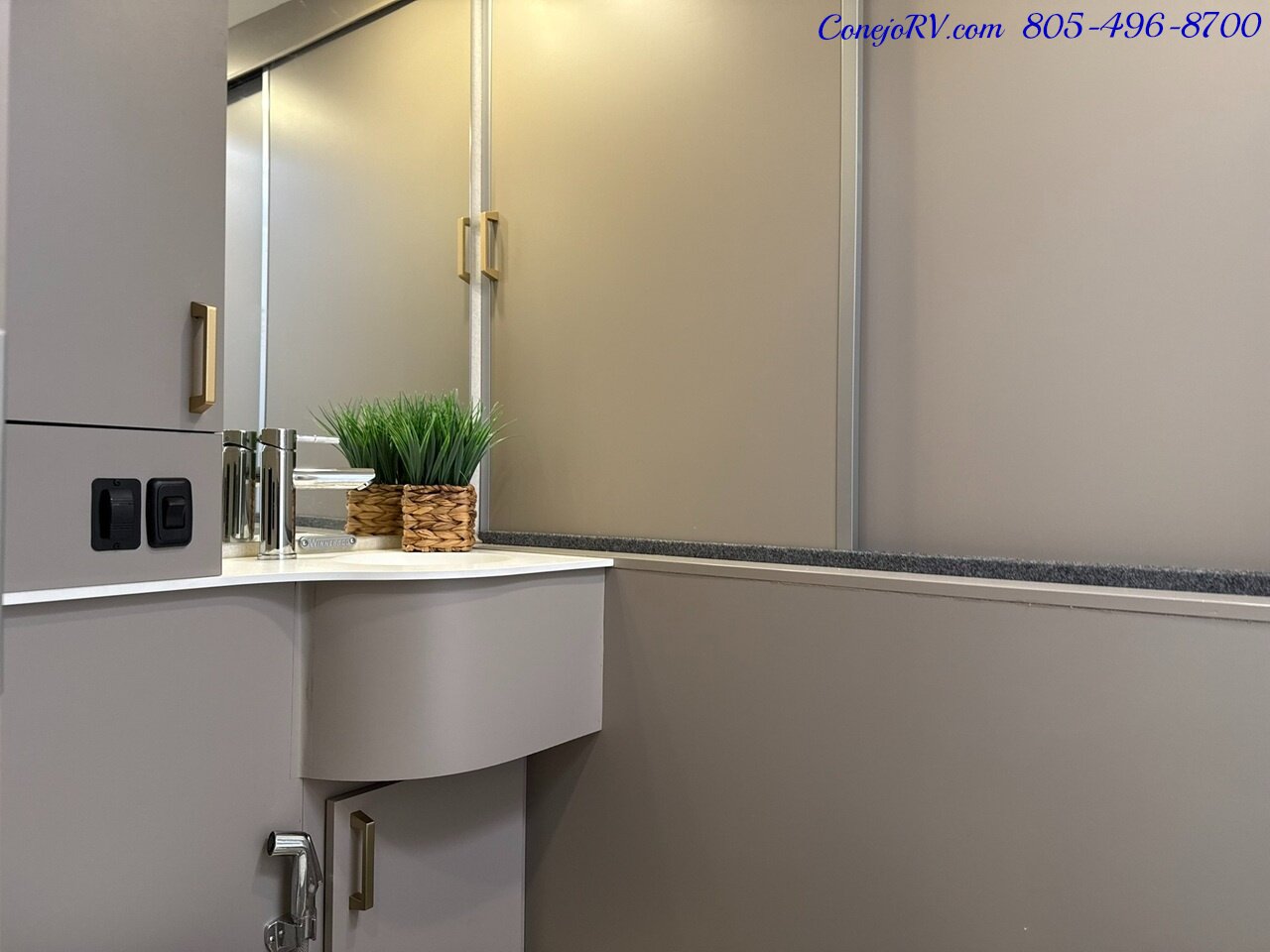 2024 Winnebago View 24T Slide-Out Murphy Bed Mercedes Turbo Diesel   - Photo 18 - Thousand Oaks, CA 91360
