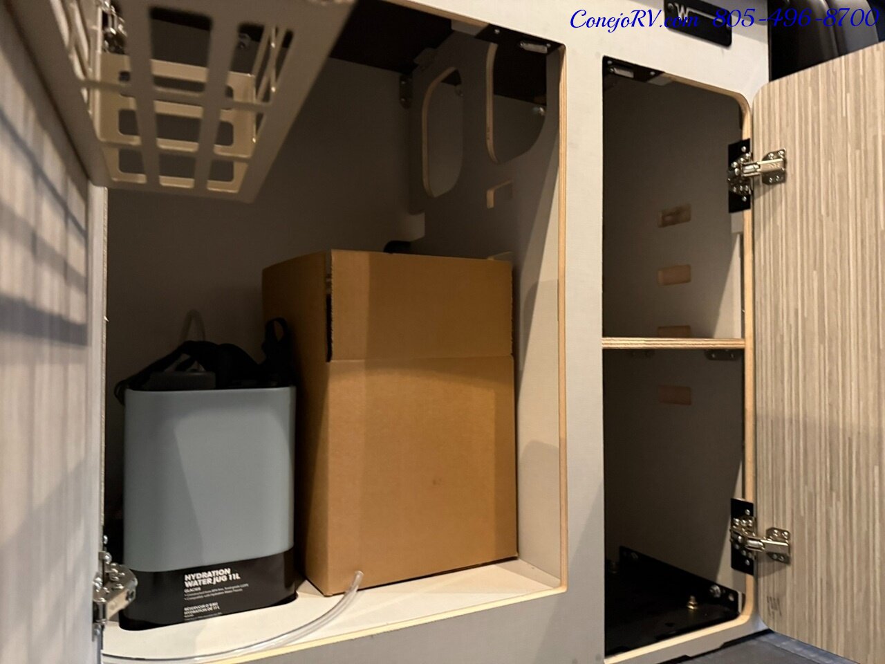 2023 Winnebago Adventure Wagon 70SE Mercedes Turbo Diesel Sprinter 2K Miles - Photo 12 - Thousand Oaks, CA 91360