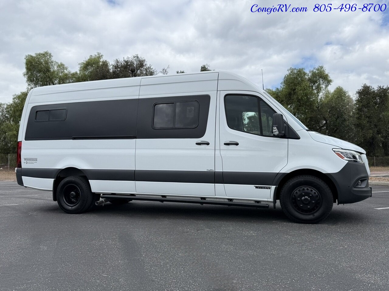 2023 Winnebago Adventure Wagon 70SE Mercedes Turbo Diesel Sprinter 2K Miles - Photo 3 - Thousand Oaks, CA 91360