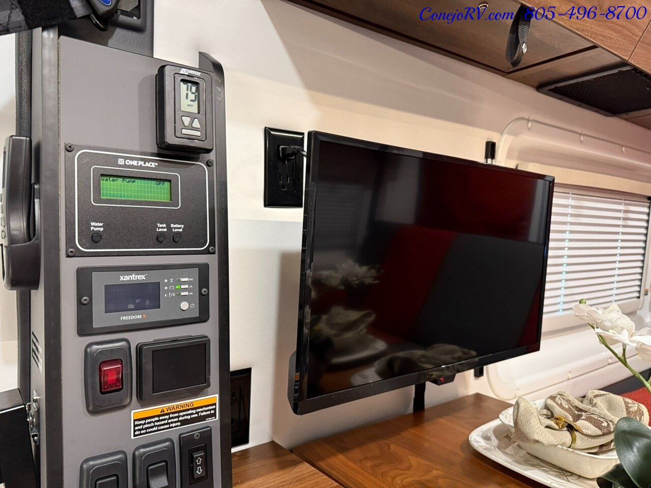 2023 Winnebago Roam 59RA Accessibility Power Lift Power Lounge Full Galley Custom Black Alloy Wheels - Photo 15 - Thousand Oaks, CA 91360