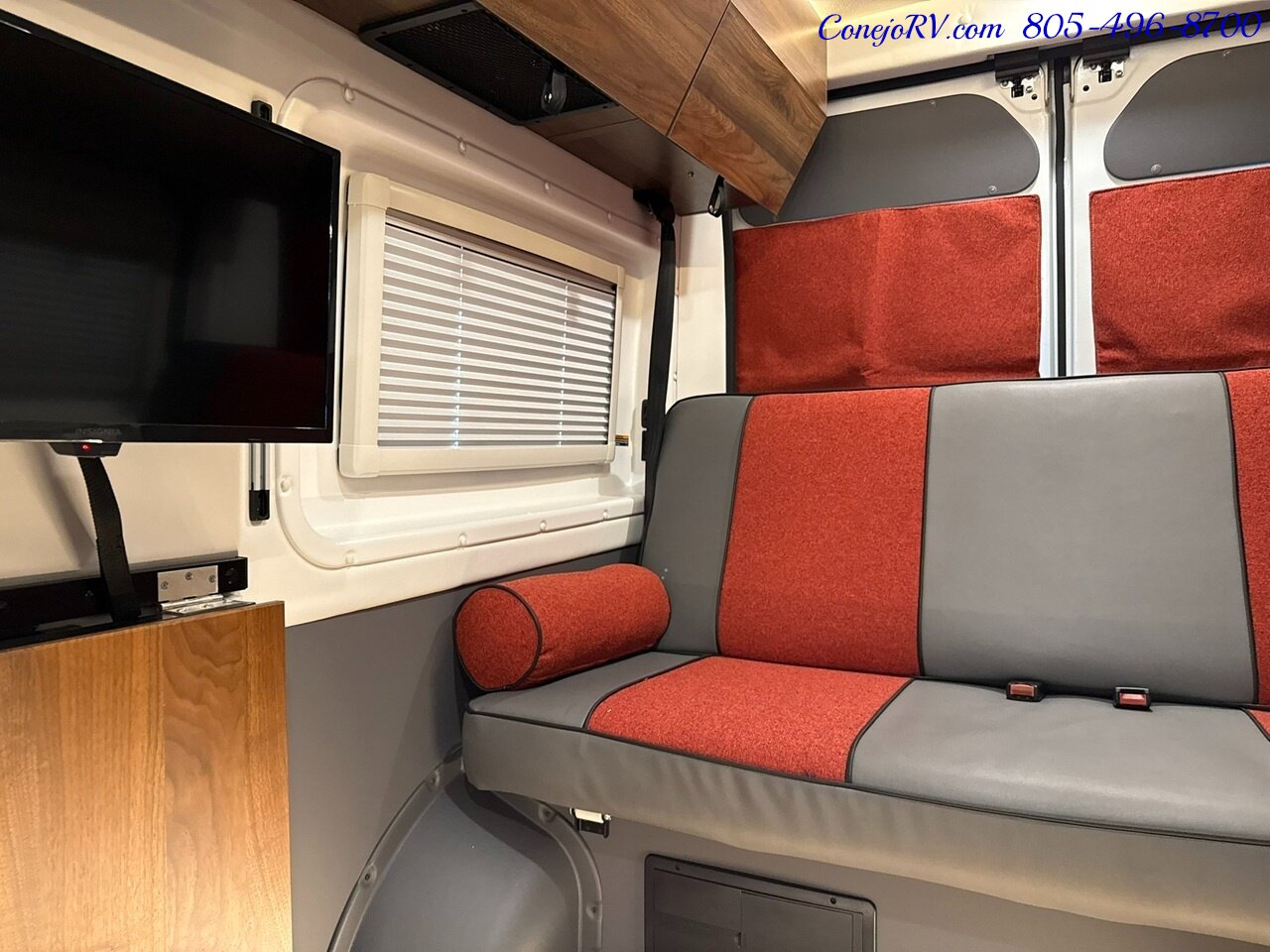 2023 Winnebago Roam 59RA Accessibility Power Lift Power Lounge Full Galley Custom Black Alloy Wheels - Photo 25 - Thousand Oaks, CA 91360