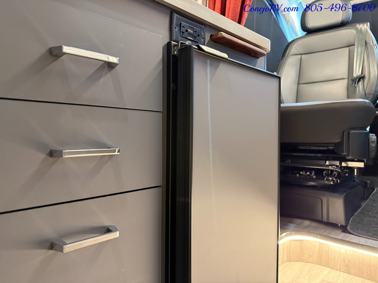 2023 Winnebago Roam 59RA Accessibility Power Lift Power Lounge Full Galley Custom Black Alloy Wheels - Photo 13 - Thousand Oaks, CA 91360