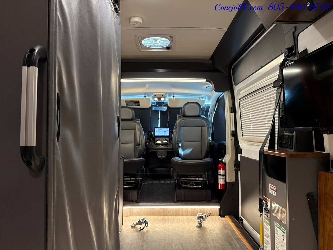 2023 Winnebago Roam 59RA Accessibility Power Lift Power Lounge Full Galley Custom Black Alloy Wheels - Photo 29 - Thousand Oaks, CA 91360