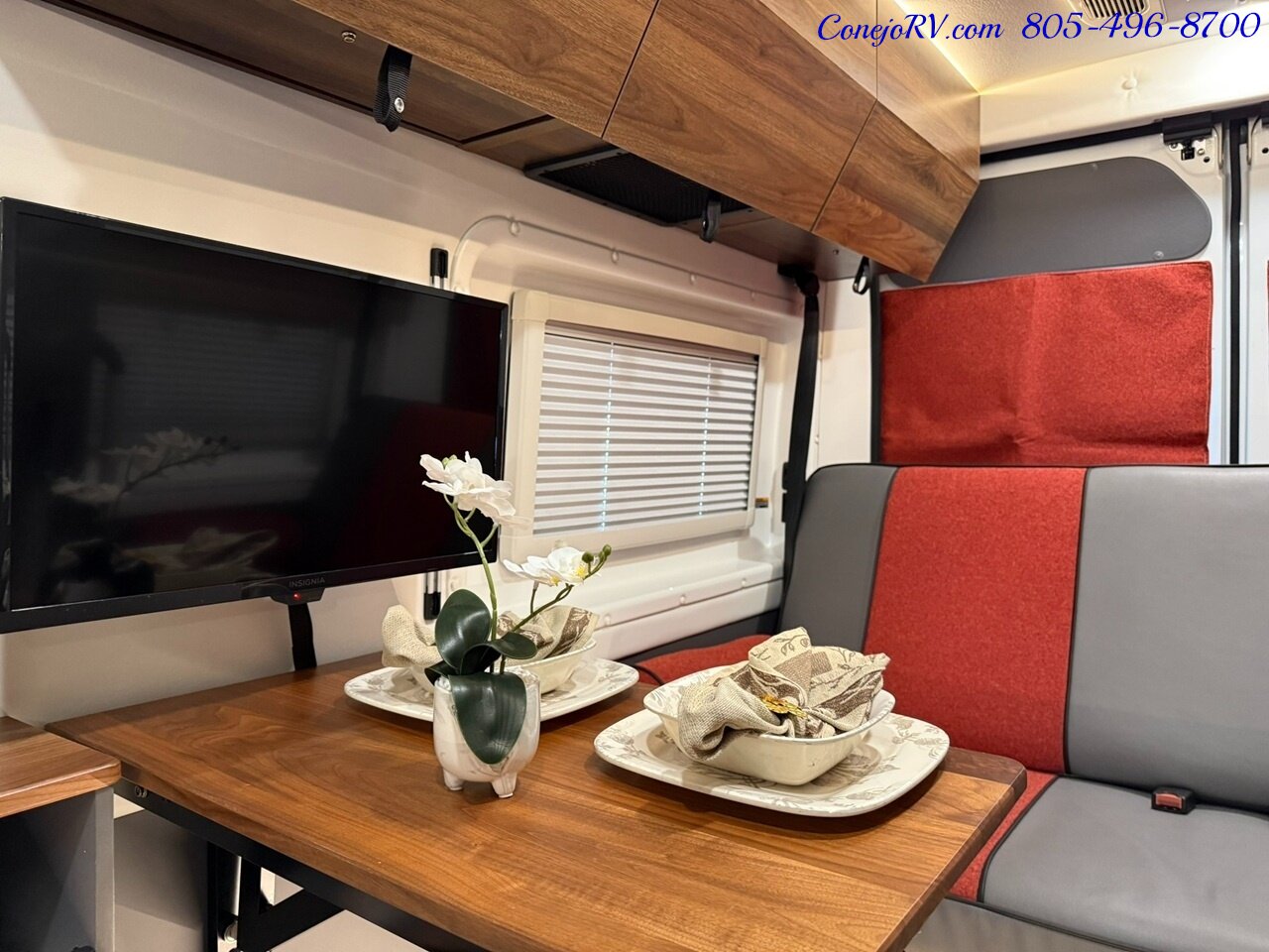 2023 Winnebago Roam 59RA Accessibility Power Lift Power Lounge Full Galley Custom Black Alloy Wheels - Photo 22 - Thousand Oaks, CA 91360
