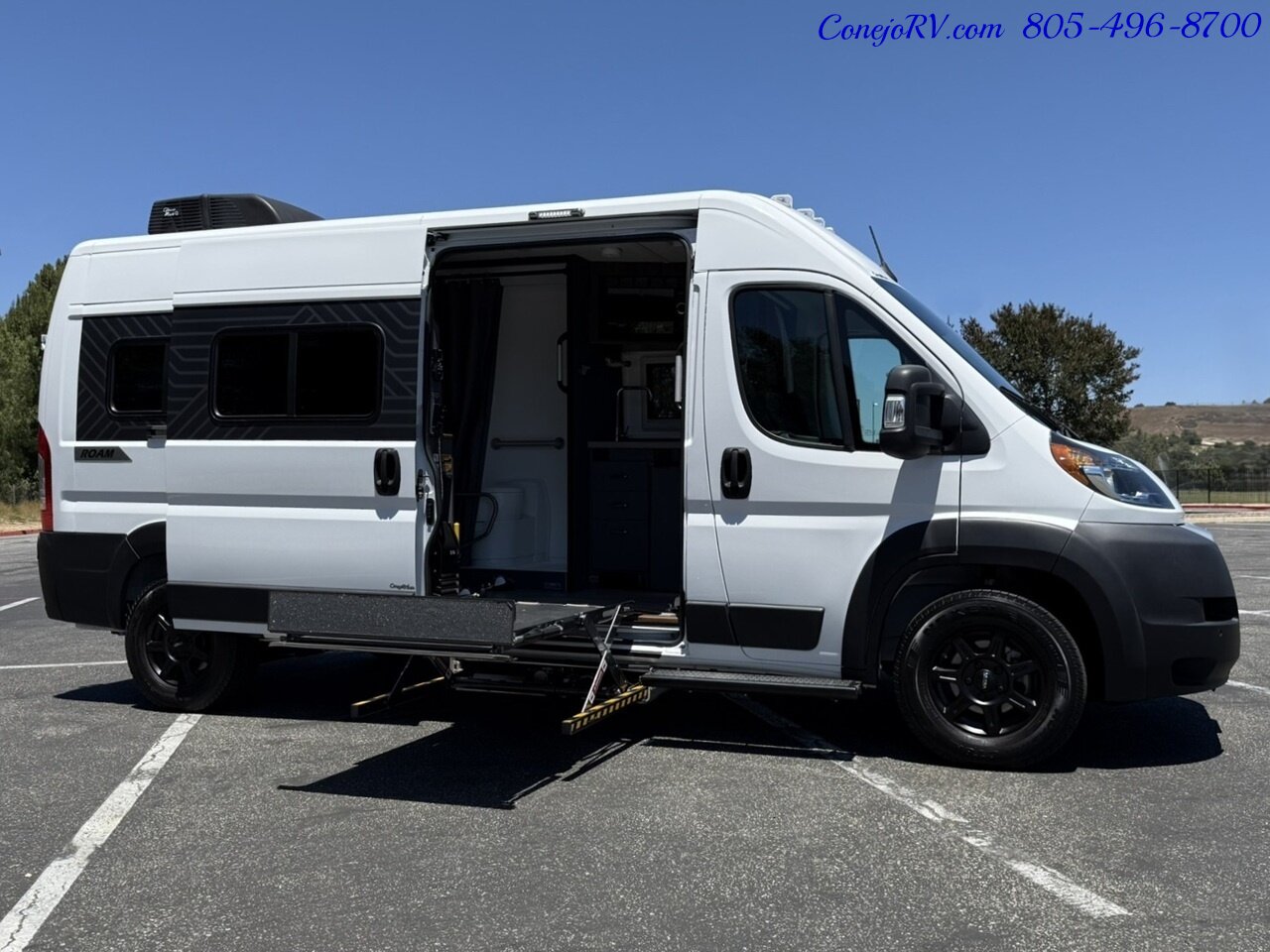 2023 Winnebago Roam 59RA Accessibility Power Lift Power Lounge Full Galley Custom Black Alloy Wheels - Photo 5 - Thousand Oaks, CA 91360
