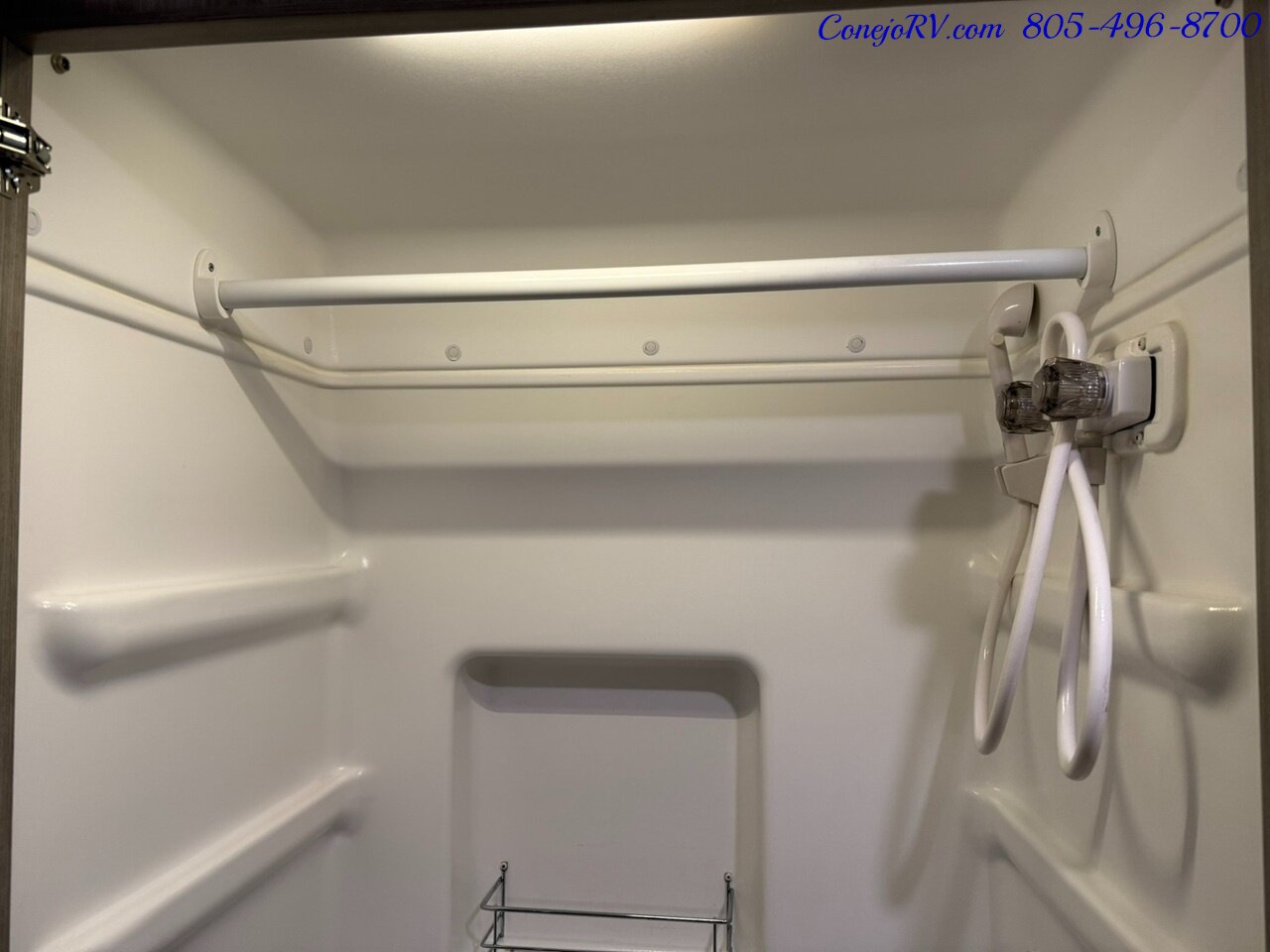 2021 Winnebago Solis 59P Murphy Bed Full Galley 68K Miles   - Photo 15 - Thousand Oaks, CA 91360