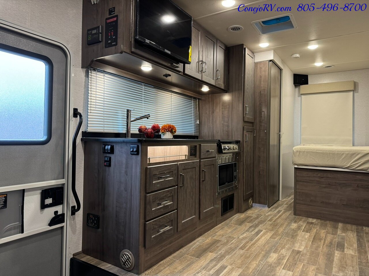 2025 Winnebago Porto 24P Full Wall Slide-Out Mercedes Turbo Diesel Full  Body Paint - Photo 7 - Thousand Oaks, CA 91360