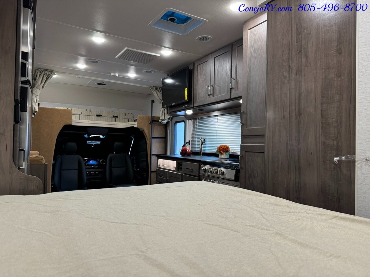 2025 Winnebago Porto 24P Full Wall Slide-Out Mercedes Turbo Diesel Full  Body Paint - Photo 27 - Thousand Oaks, CA 91360