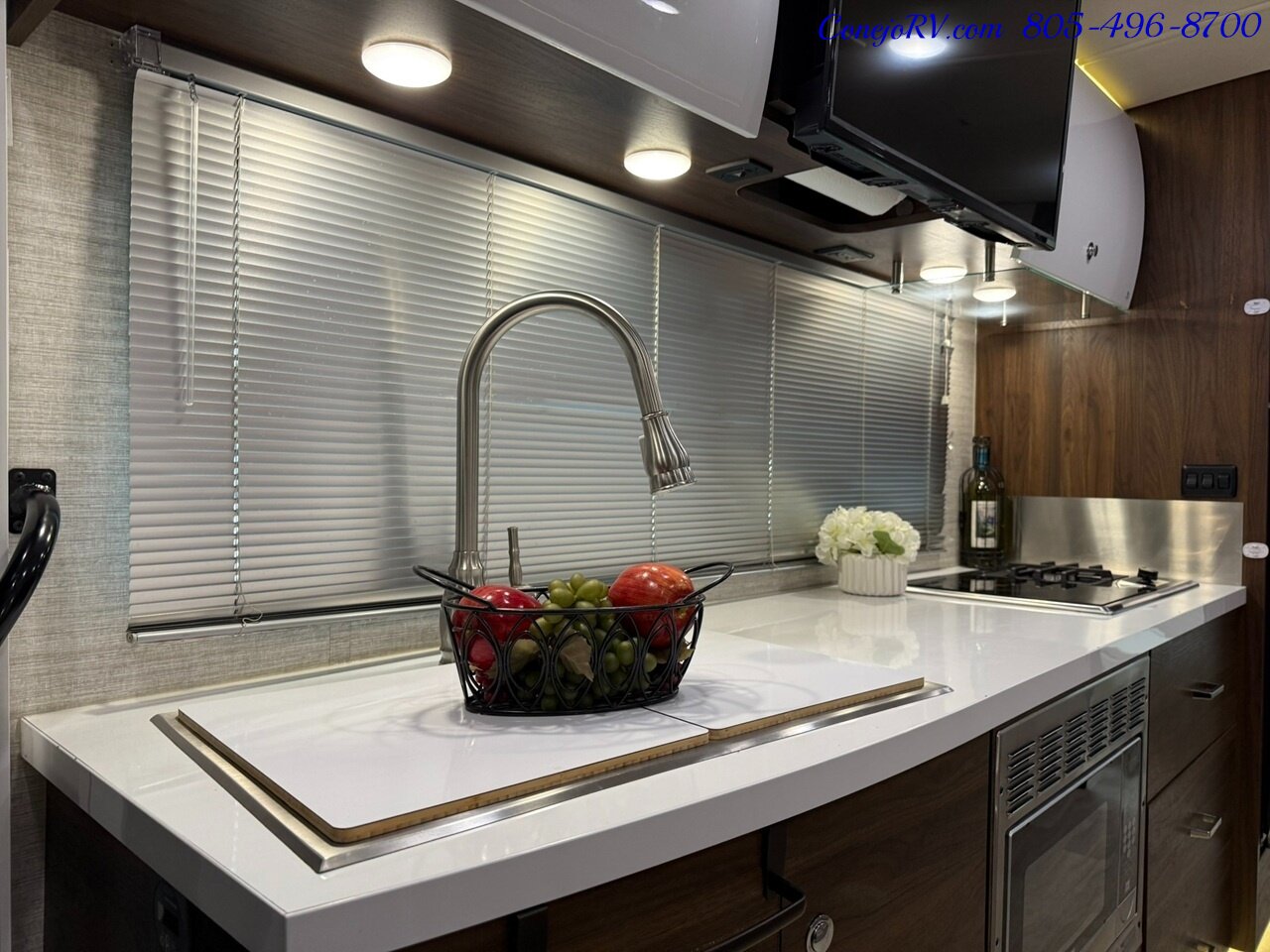 2020 Winnebago View 24D Full Wall Slide-Out Mercedes Turbo Diesel Full Body Paint 21K Miles Pre Covid Build - Photo 15 - Thousand Oaks, CA 91360