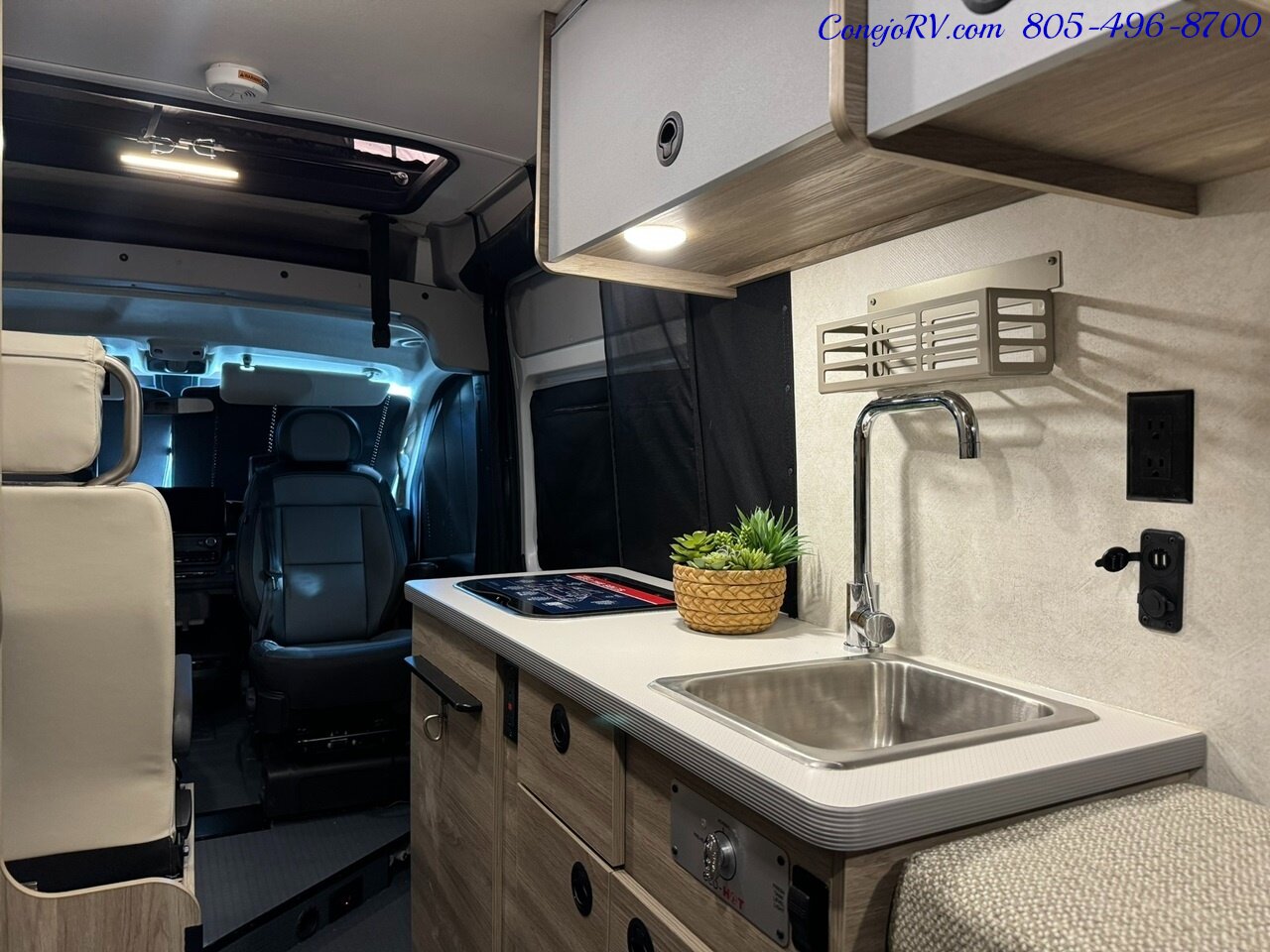 2025 Winnebago Solis 59PX Murphy Bed Pop Top Full Galley   - Photo 27 - Thousand Oaks, CA 91360