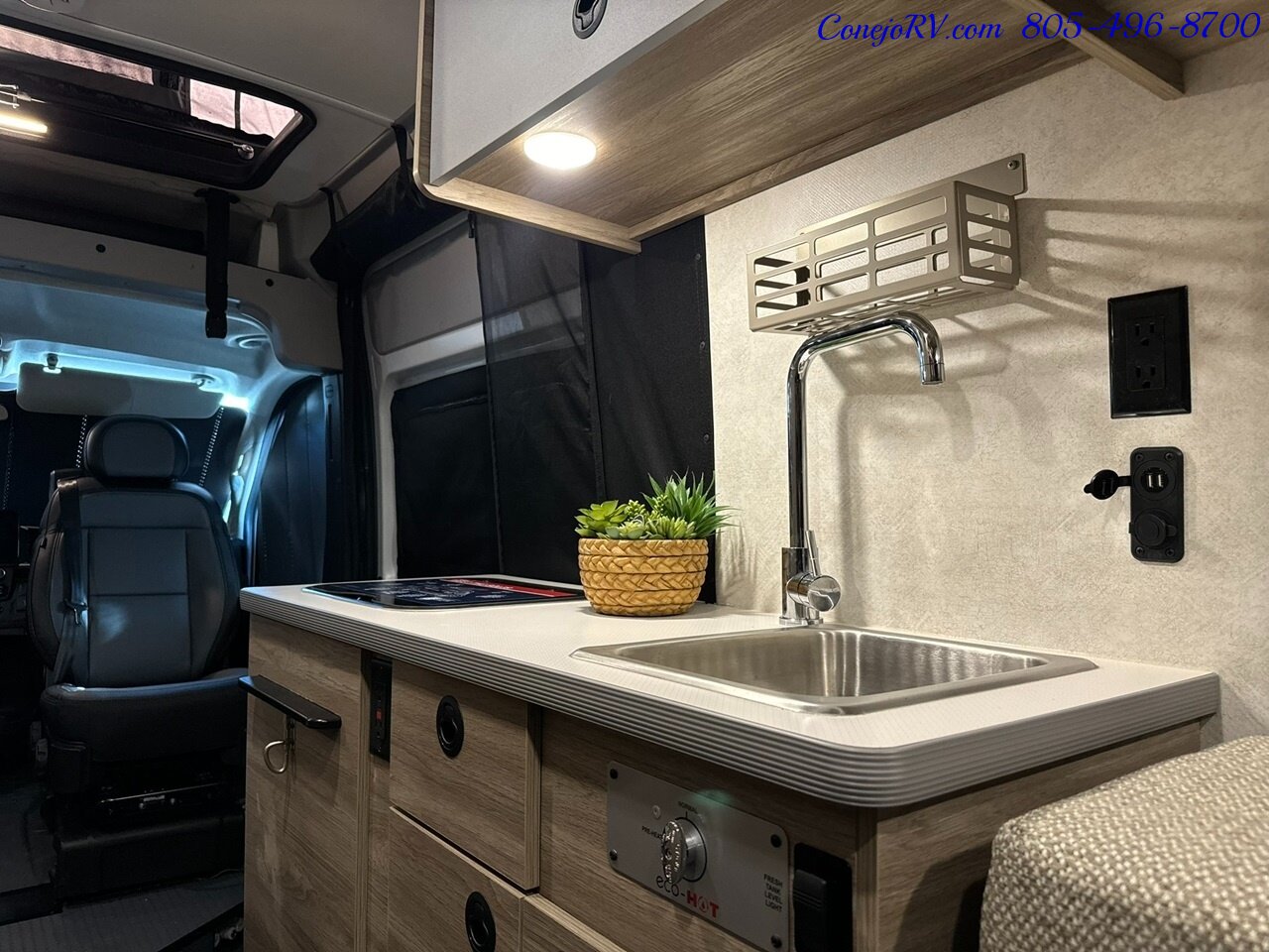 2025 Winnebago Solis 59PX Murphy Bed Pop Top Full Galley   - Photo 15 - Thousand Oaks, CA 91360