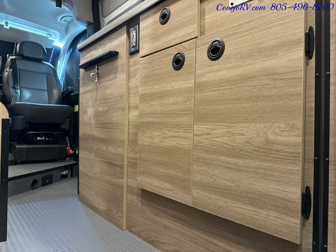 2025 Winnebago Solis 59PX Murphy Bed Pop Top Full Galley   - Photo 14 - Thousand Oaks, CA 91360