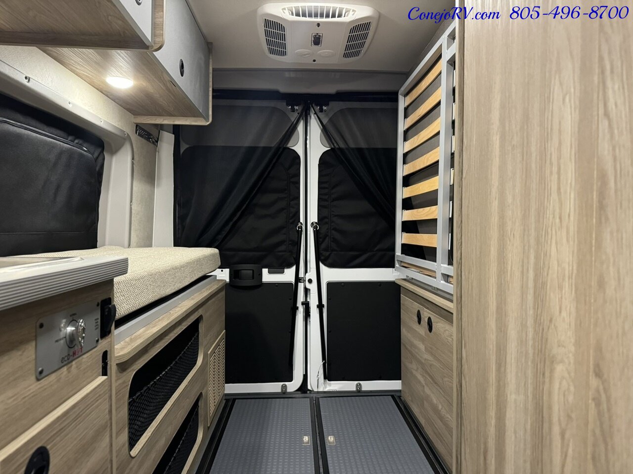 2025 Winnebago Solis 59PX Murphy Bed Pop Top Full Galley   - Photo 19 - Thousand Oaks, CA 91360