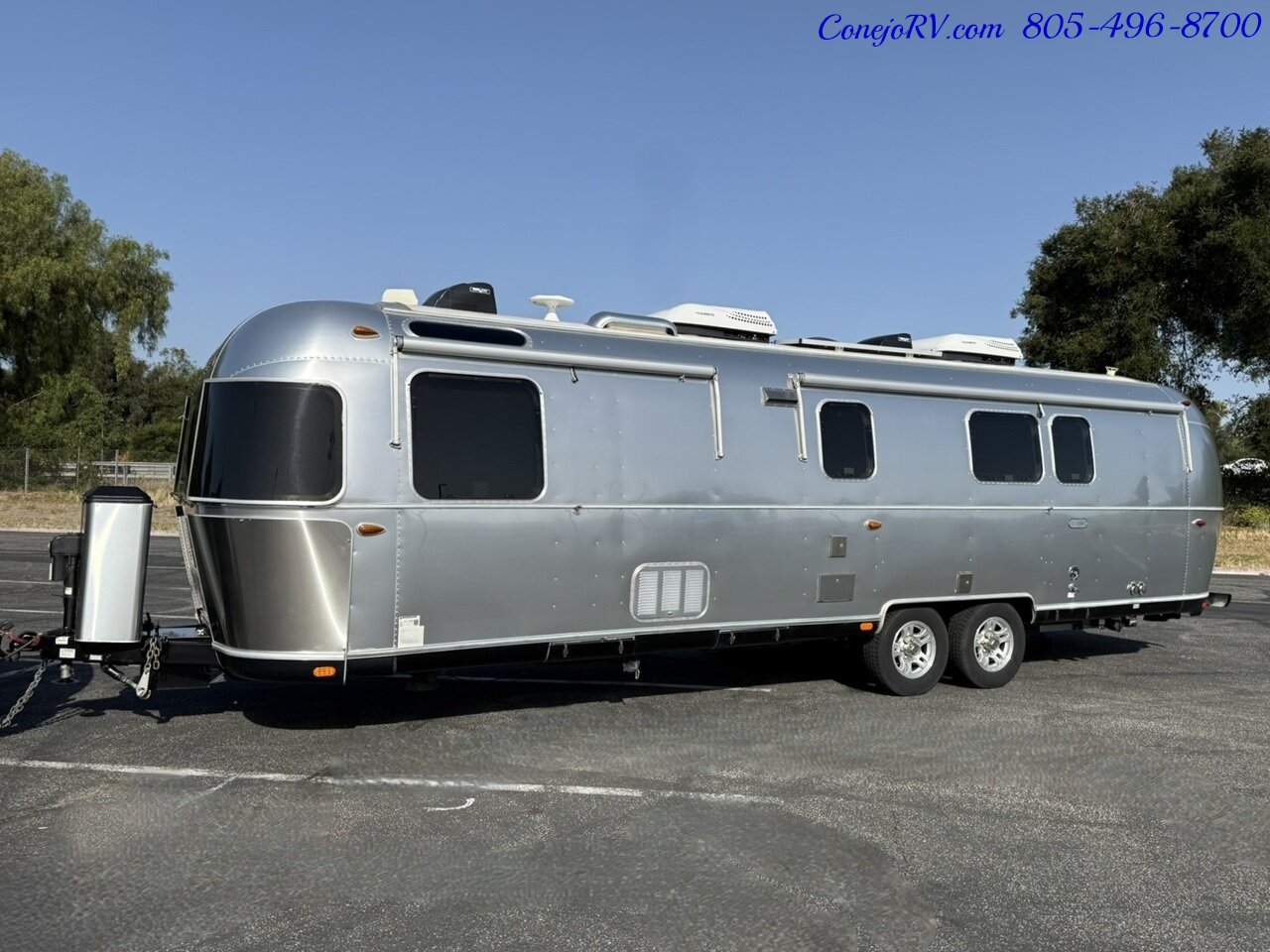 2020 Airstream Classic 33RB Theater Seats & Workspace Luxurious Travel Trailer   - Photo 1 - Thousand Oaks, CA 91360