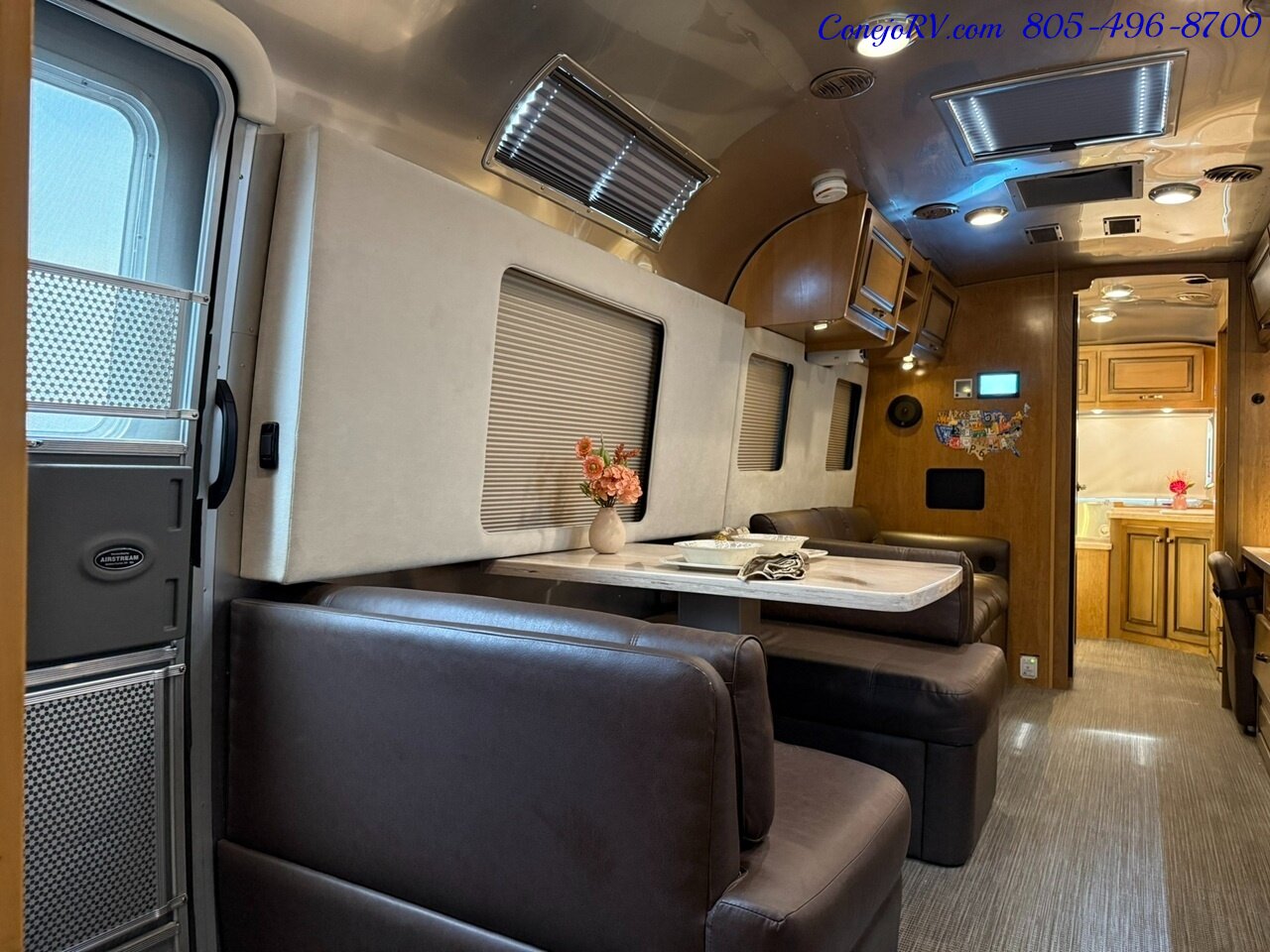 2020 Airstream Classic 33RB Theater Seats & Workspace Luxurious Travel Trailer   - Photo 7 - Thousand Oaks, CA 91360