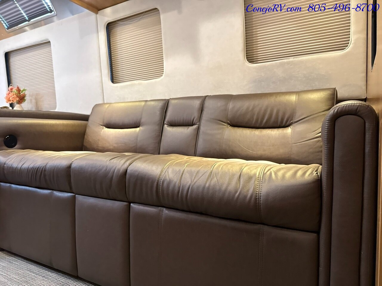 2020 Airstream Classic 33RB Theater Seats & Workspace Luxurious Travel Trailer   - Photo 11 - Thousand Oaks, CA 91360