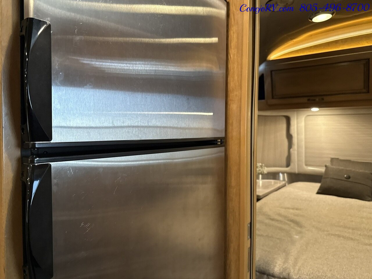 2020 Airstream Classic 33RB Theater Seats & Workspace Luxurious Travel Trailer   - Photo 20 - Thousand Oaks, CA 91360