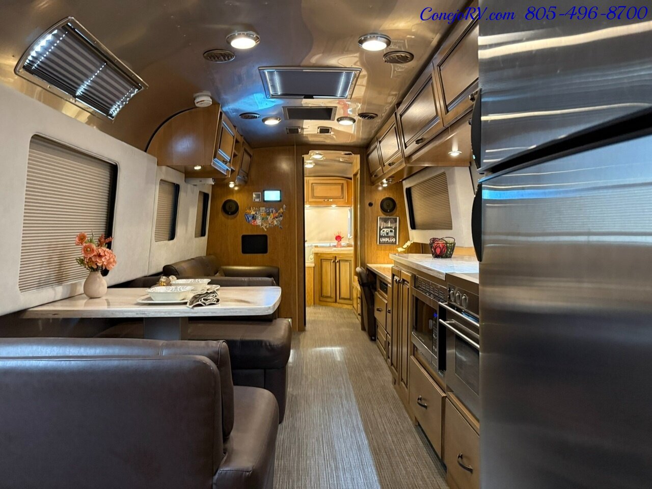 2020 Airstream Classic 33RB Theater Seats & Workspace Luxurious Travel Trailer   - Photo 5 - Thousand Oaks, CA 91360