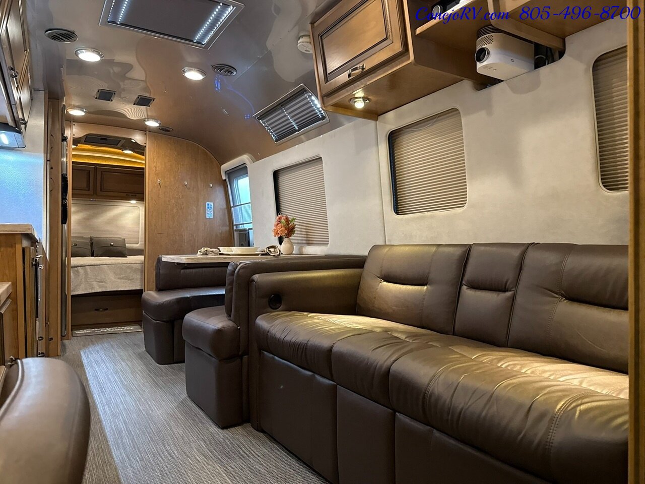2020 Airstream Classic 33RB Theater Seats & Workspace Luxurious Travel Trailer   - Photo 33 - Thousand Oaks, CA 91360
