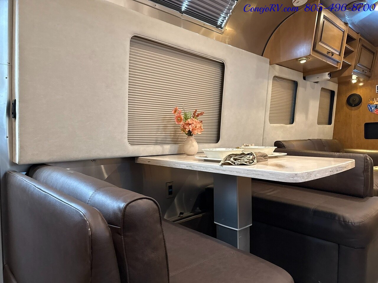 2020 Airstream Classic 33RB Theater Seats & Workspace Luxurious Travel Trailer   - Photo 8 - Thousand Oaks, CA 91360