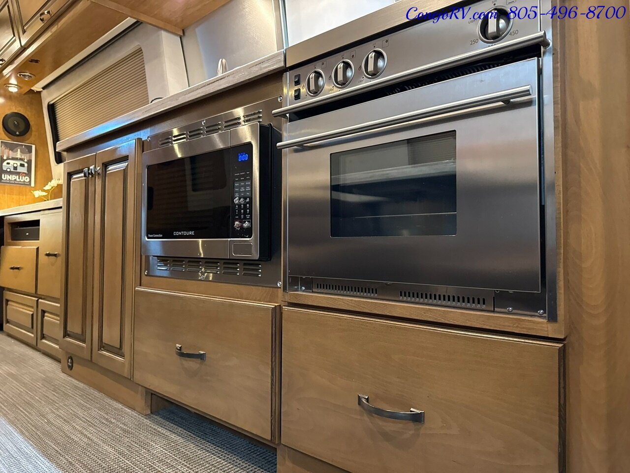 2020 Airstream Classic 33RB Theater Seats & Workspace Luxurious Travel Trailer   - Photo 16 - Thousand Oaks, CA 91360