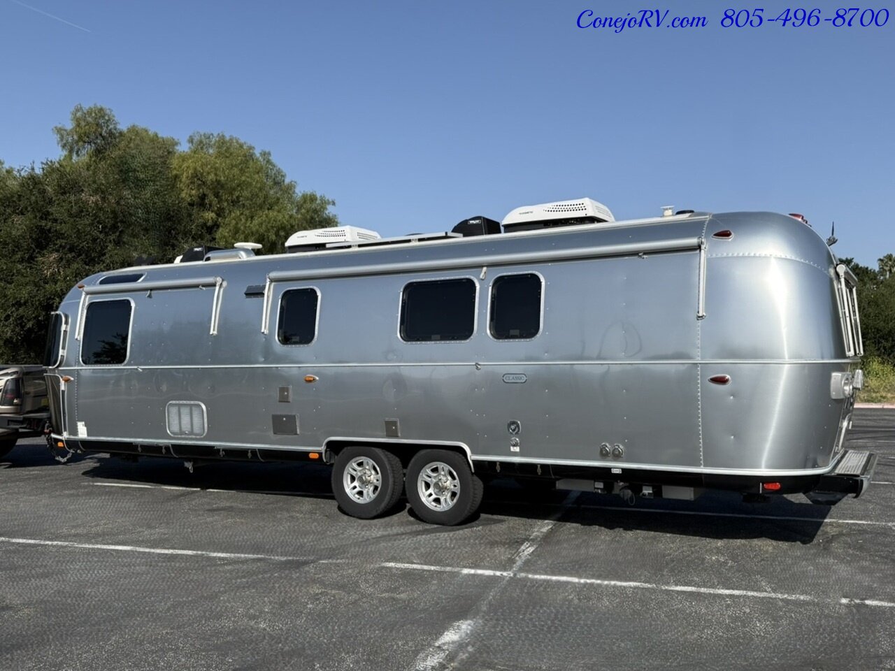 2020 Airstream Classic 33RB Theater Seats & Workspace Luxurious Travel Trailer   - Photo 2 - Thousand Oaks, CA 91360