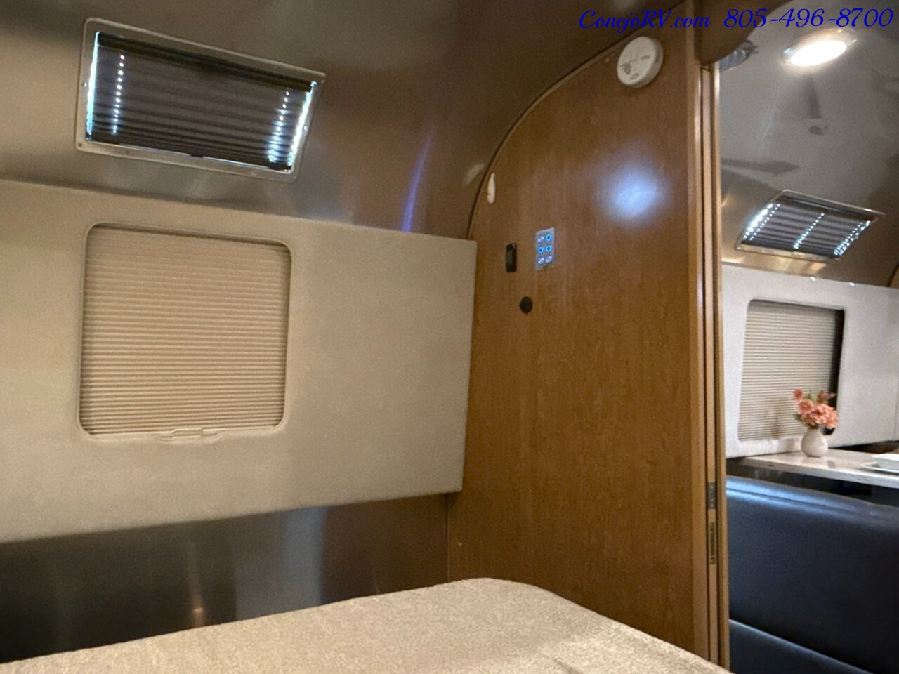 2020 Airstream Classic 33RB Theater Seats & Workspace Luxurious Travel Trailer   - Photo 31 - Thousand Oaks, CA 91360