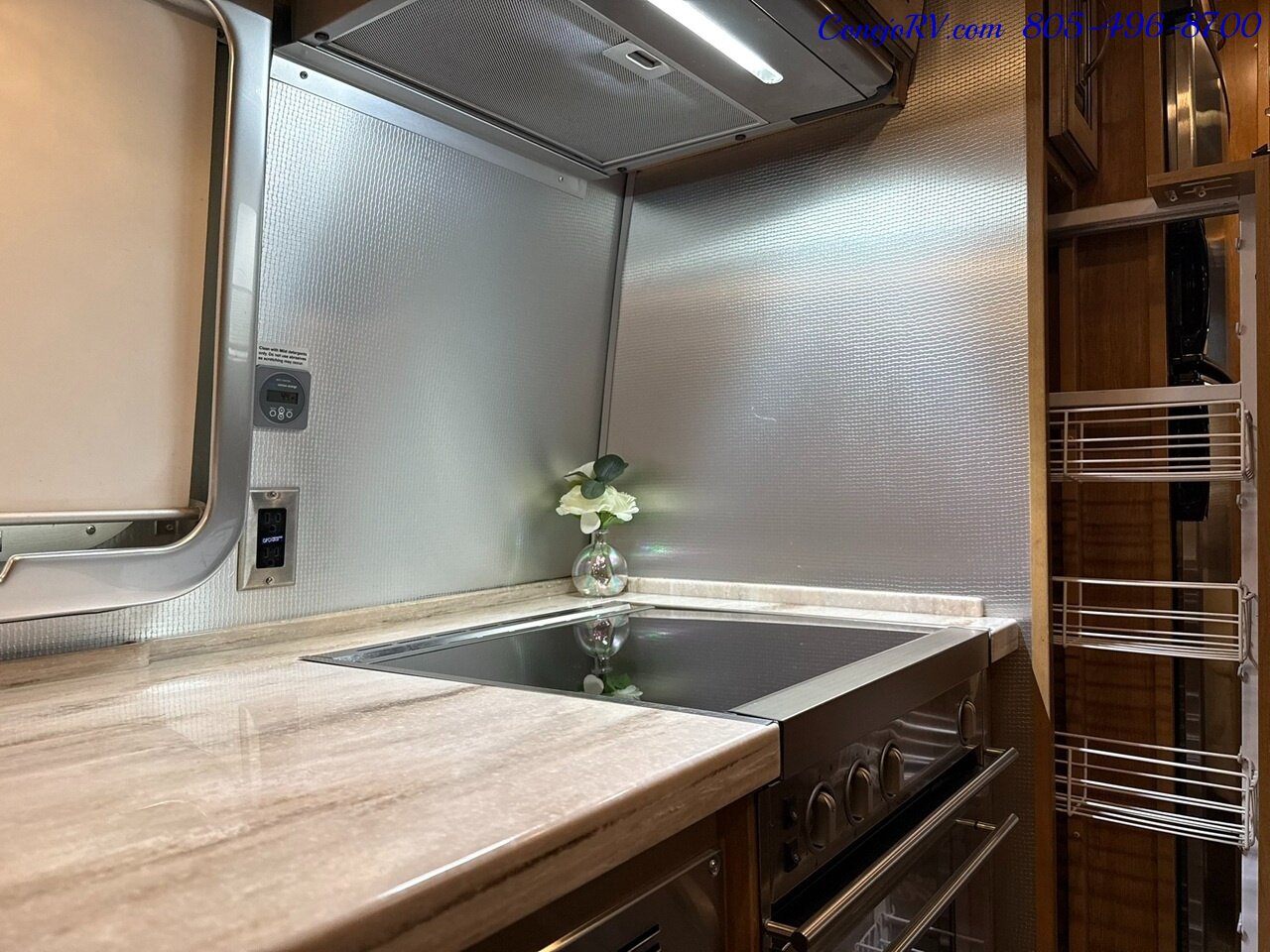 2020 Airstream Classic 33RB Theater Seats & Workspace Luxurious Travel Trailer   - Photo 19 - Thousand Oaks, CA 91360