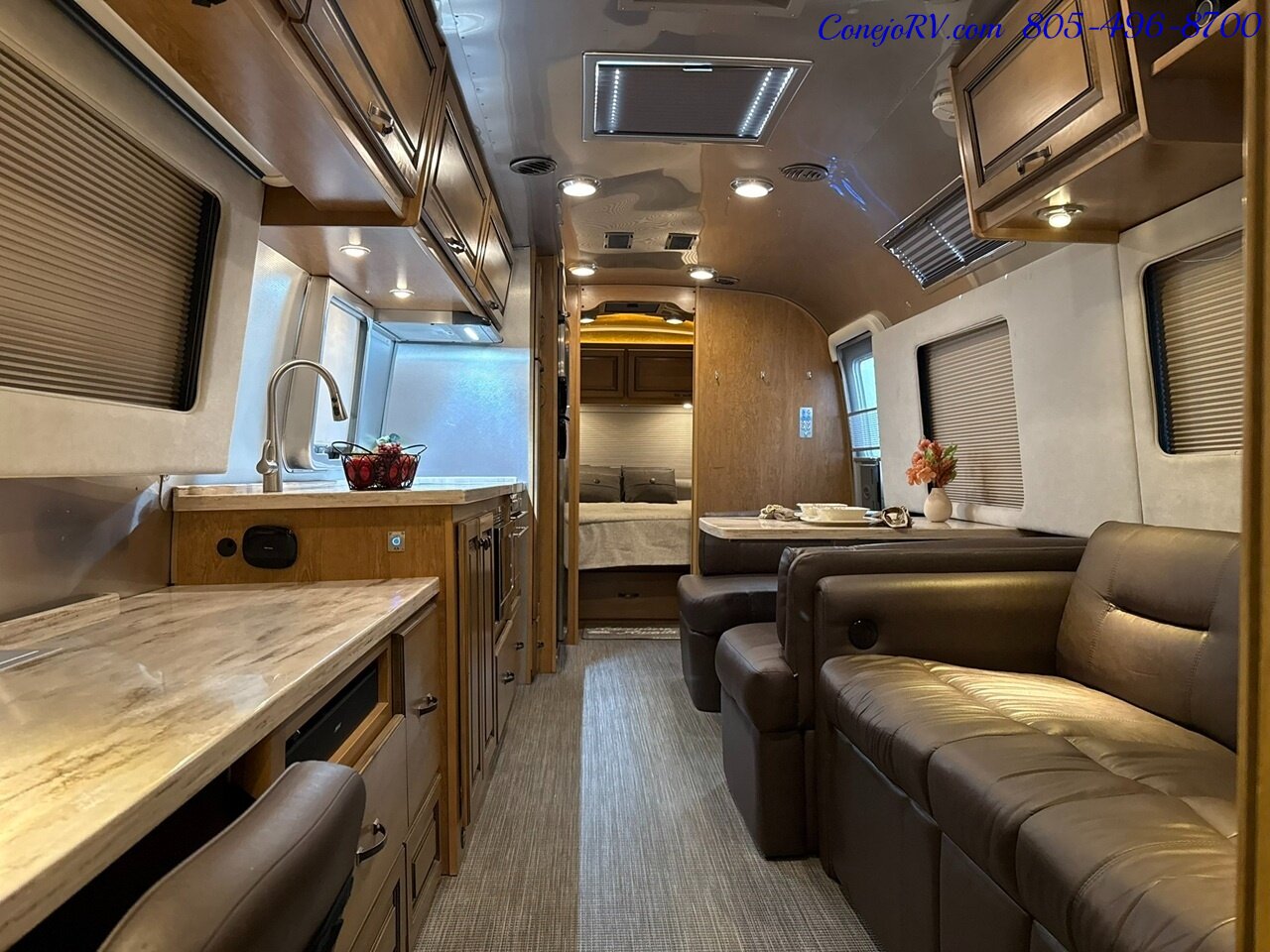 2020 Airstream Classic 33RB Theater Seats & Workspace Luxurious Travel Trailer   - Photo 32 - Thousand Oaks, CA 91360
