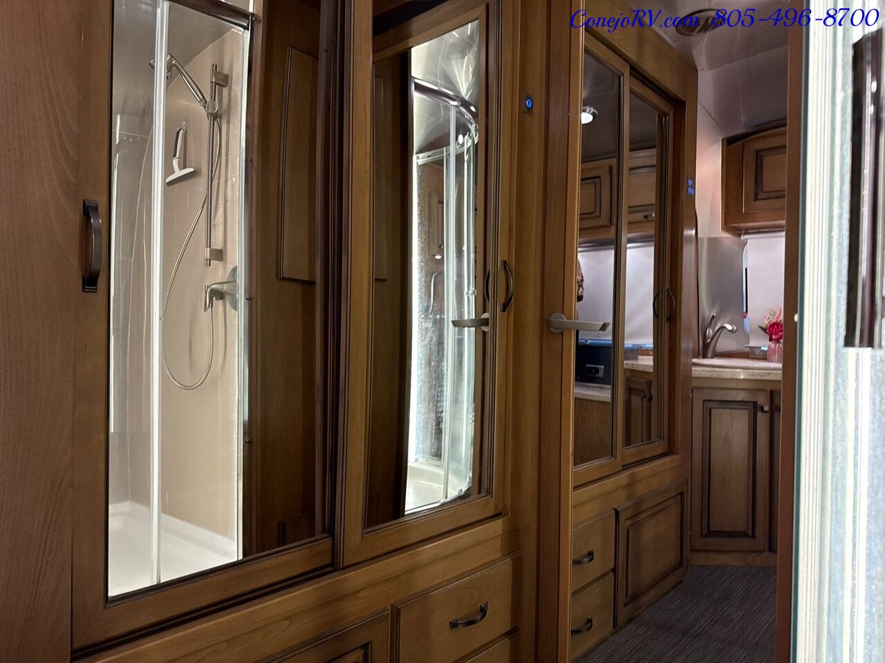 2020 Airstream Classic 33RB Theater Seats & Workspace Luxurious Travel Trailer   - Photo 26 - Thousand Oaks, CA 91360