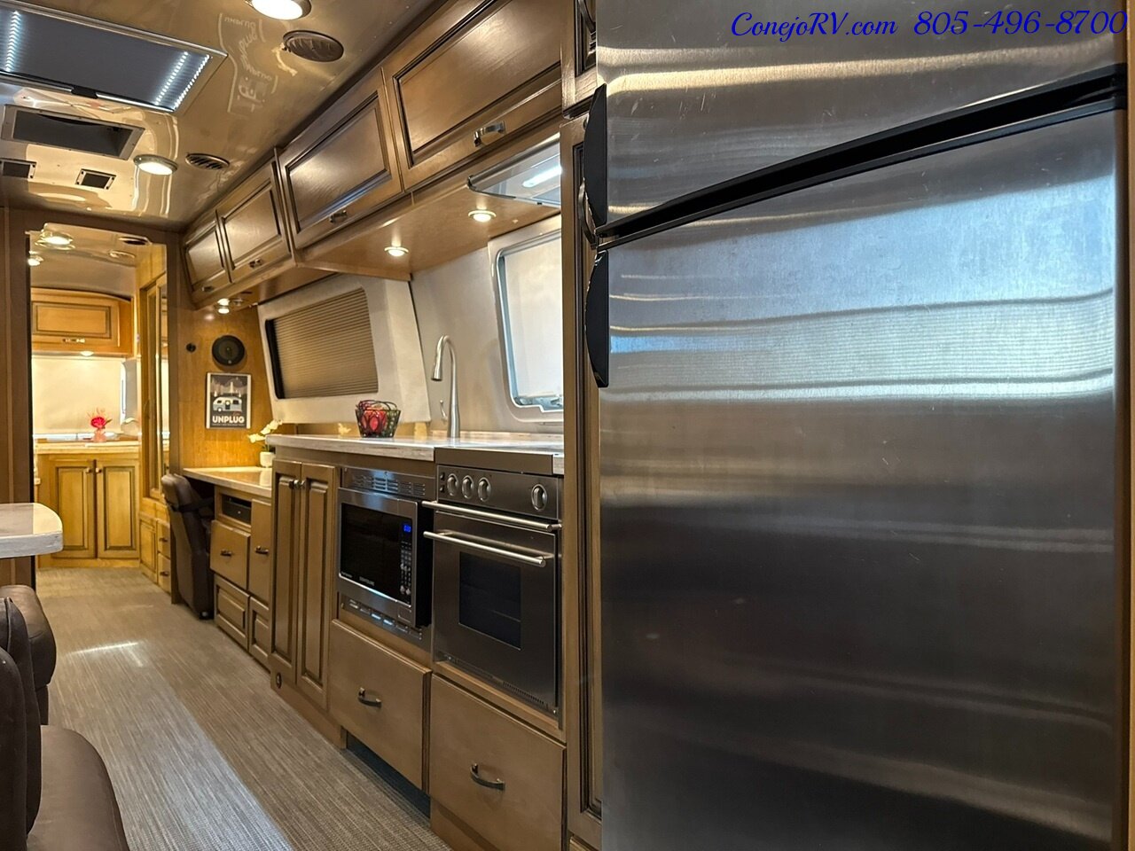 2020 Airstream Classic 33RB Theater Seats & Workspace Luxurious Travel Trailer   - Photo 6 - Thousand Oaks, CA 91360