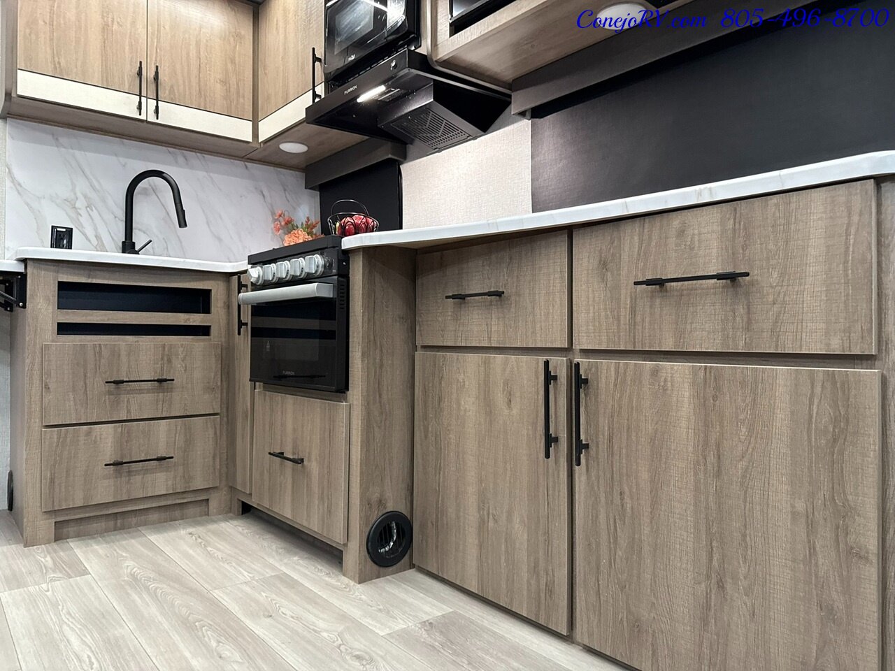 2024 Grand Design Imagine 2500RL Slide Out Rear Lounge   - Photo 13 - Thousand Oaks, CA 91360