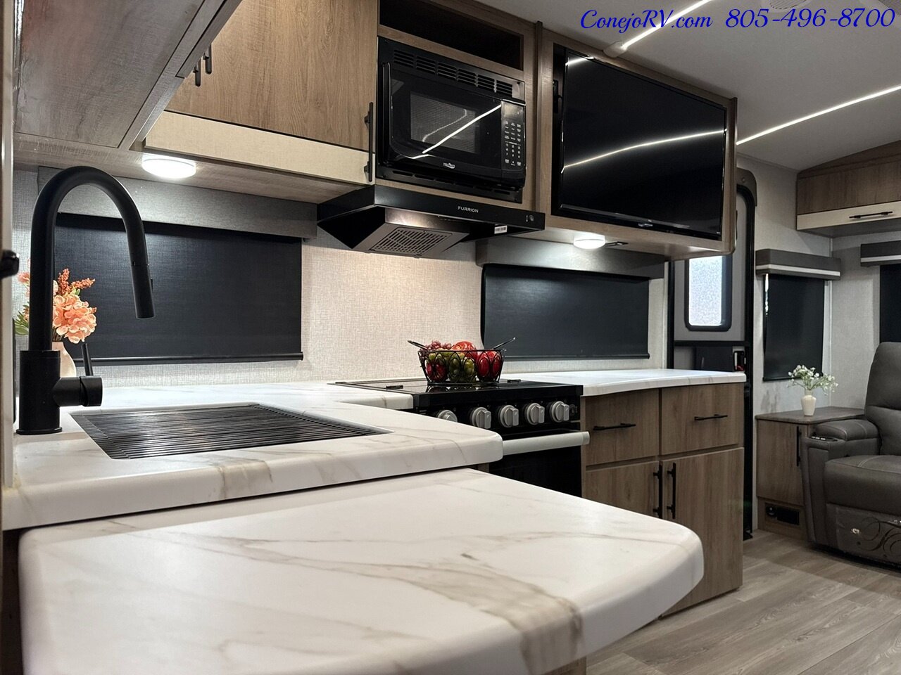 2024 Grand Design Imagine 2500RL Slide Out Rear Lounge   - Photo 17 - Thousand Oaks, CA 91360