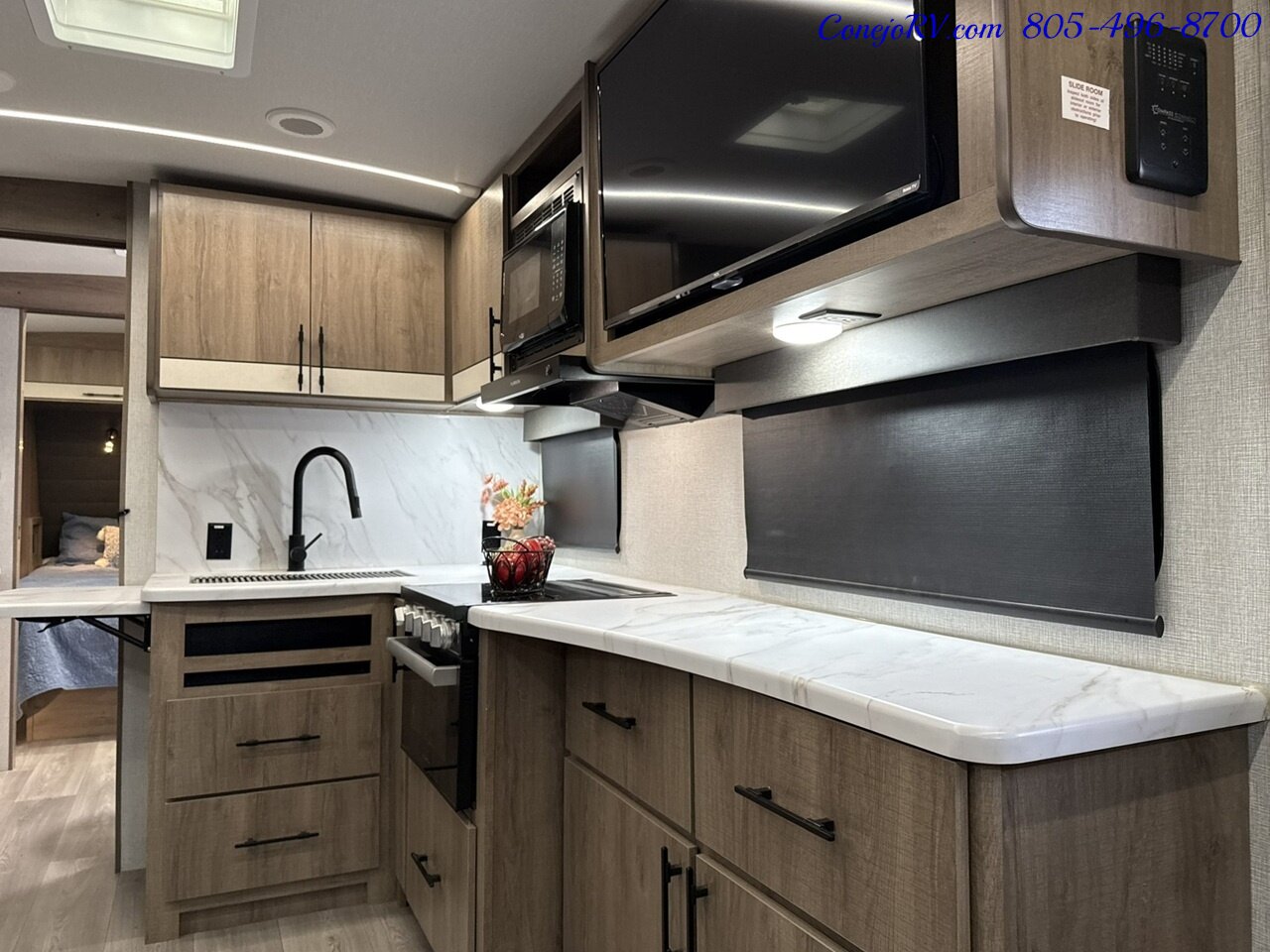 2024 Grand Design Imagine 2500RL Slide Out Rear Lounge   - Photo 14 - Thousand Oaks, CA 91360