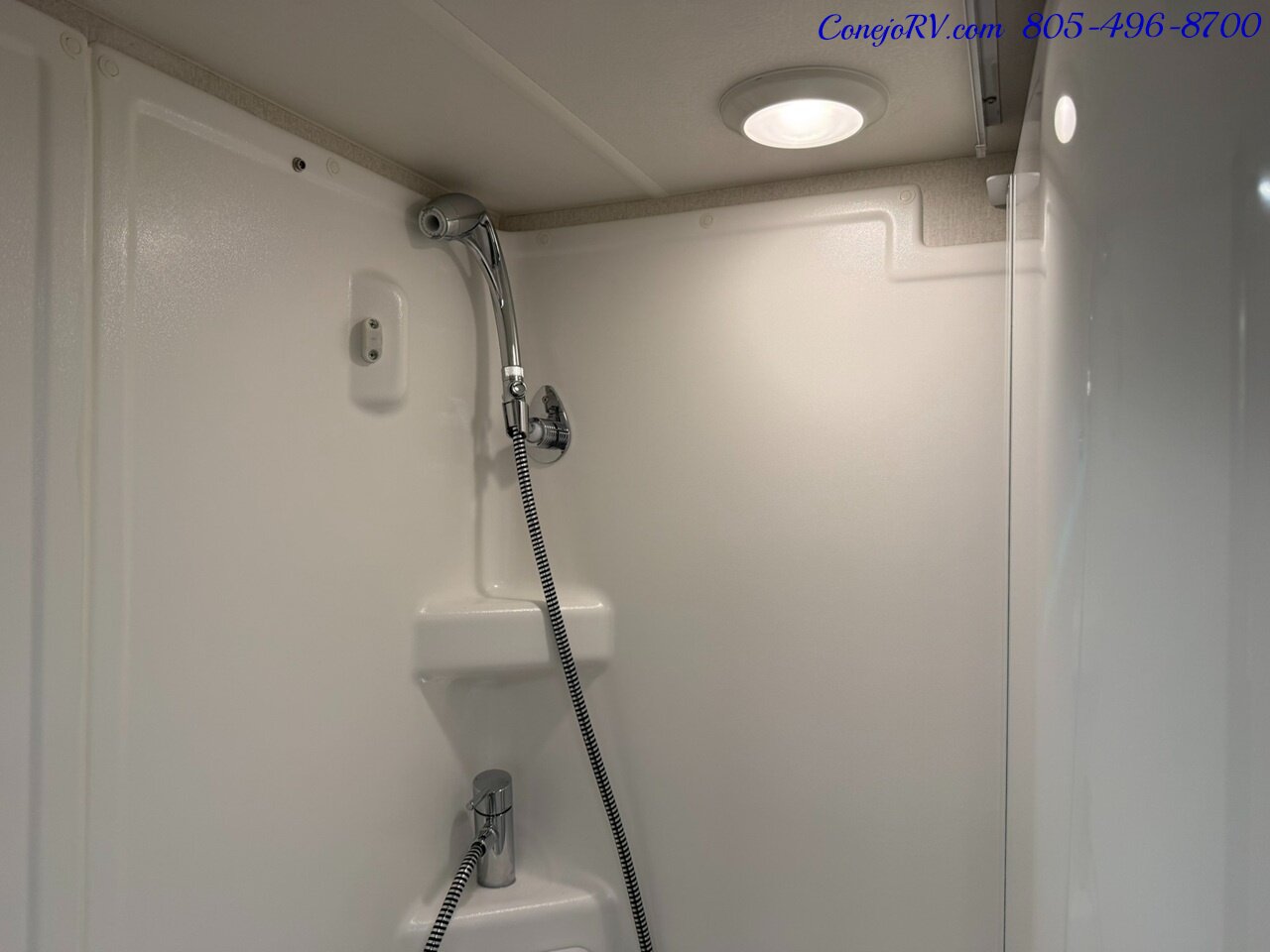 2027 Winnebago Elora 19DC 2.8KW Onan Generator Convertible Gear Garage   - Photo 19 - Thousand Oaks, CA 91360