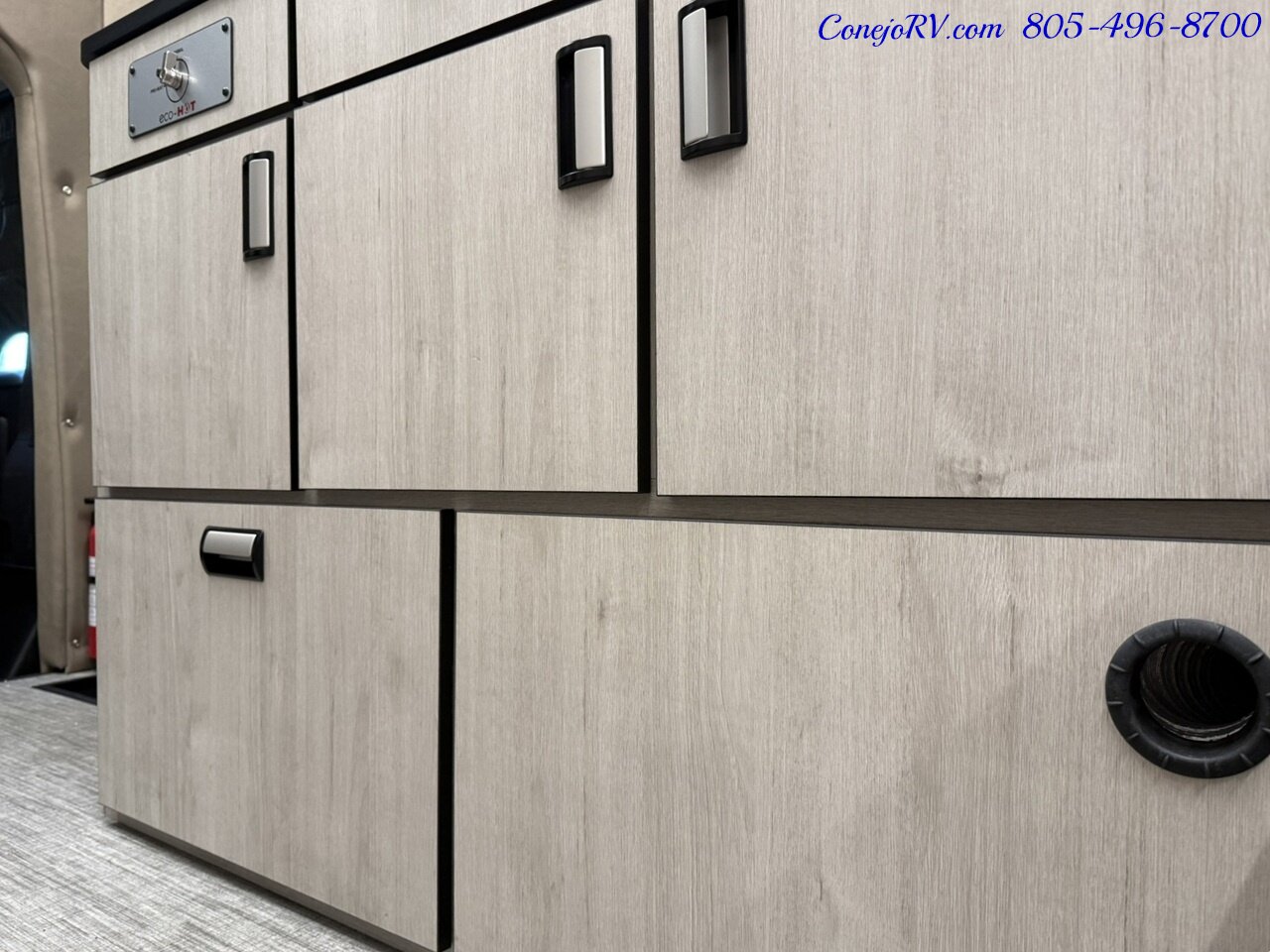 2027 Winnebago Elora 19DC 2.8KW Onan Generator Convertible Gear Garage   - Photo 15 - Thousand Oaks, CA 91360