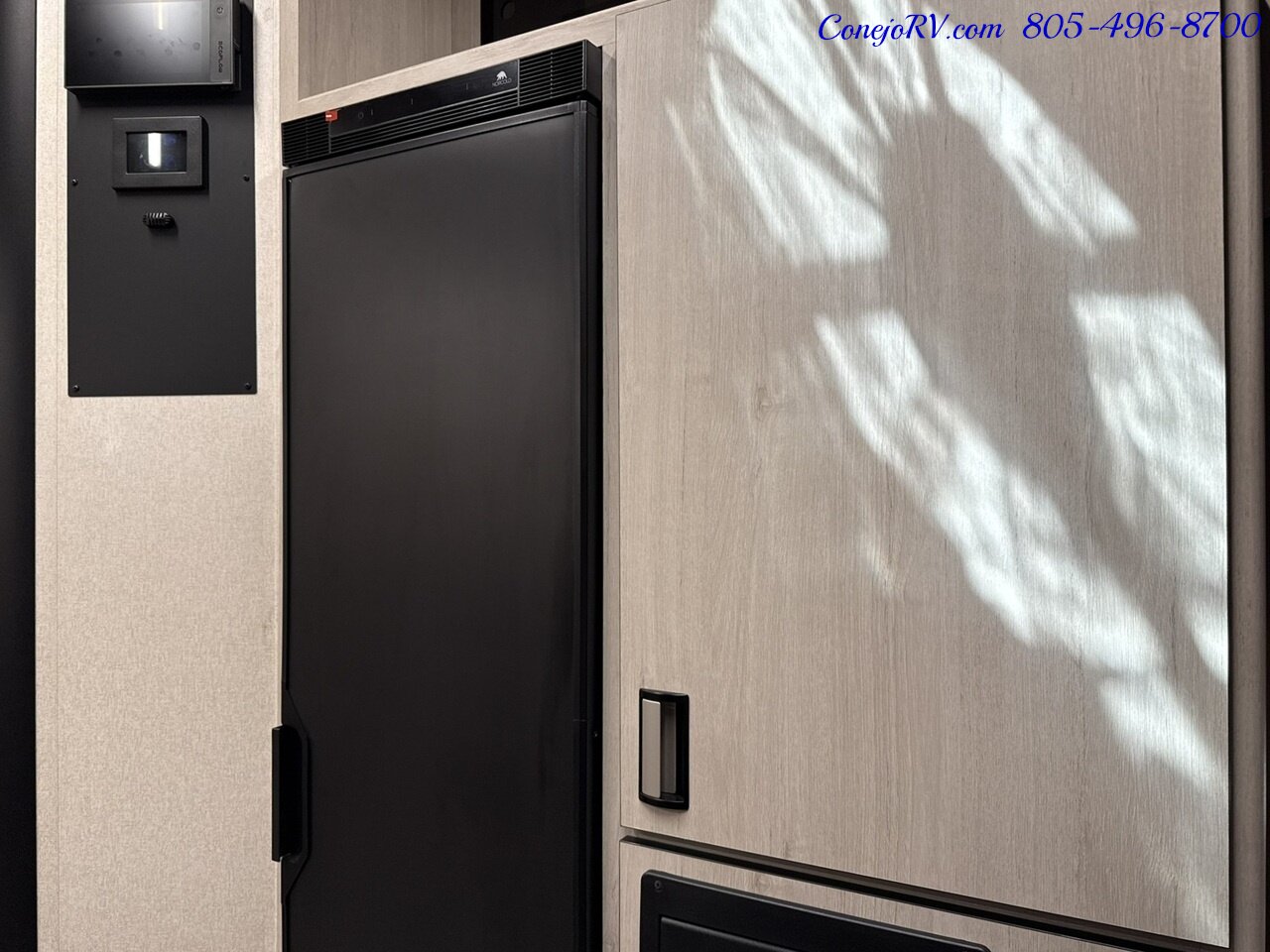 2027 Winnebago Elora 19DC 2.8KW Onan Generator Convertible Gear Garage   - Photo 10 - Thousand Oaks, CA 91360