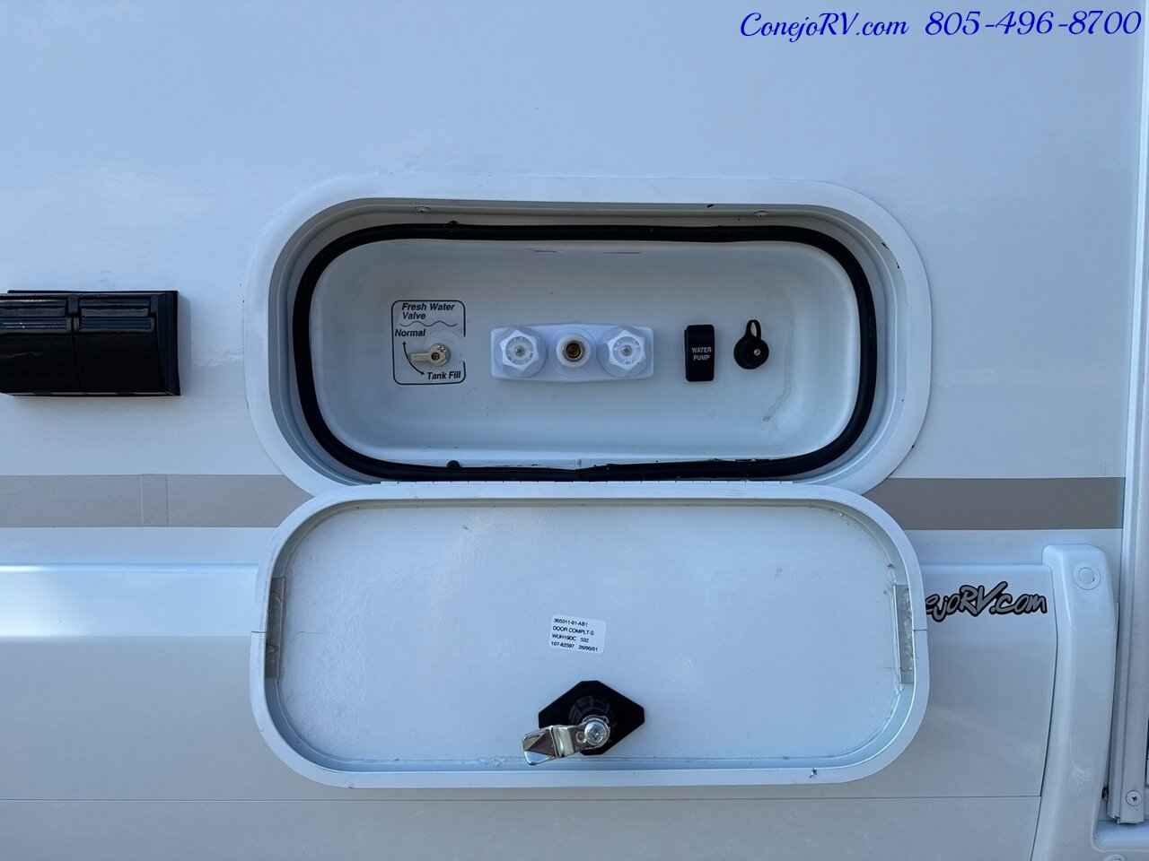 2027 Winnebago Elora 19DC 2.8KW Onan Generator Convertible Gear Garage   - Photo 44 - Thousand Oaks, CA 91360
