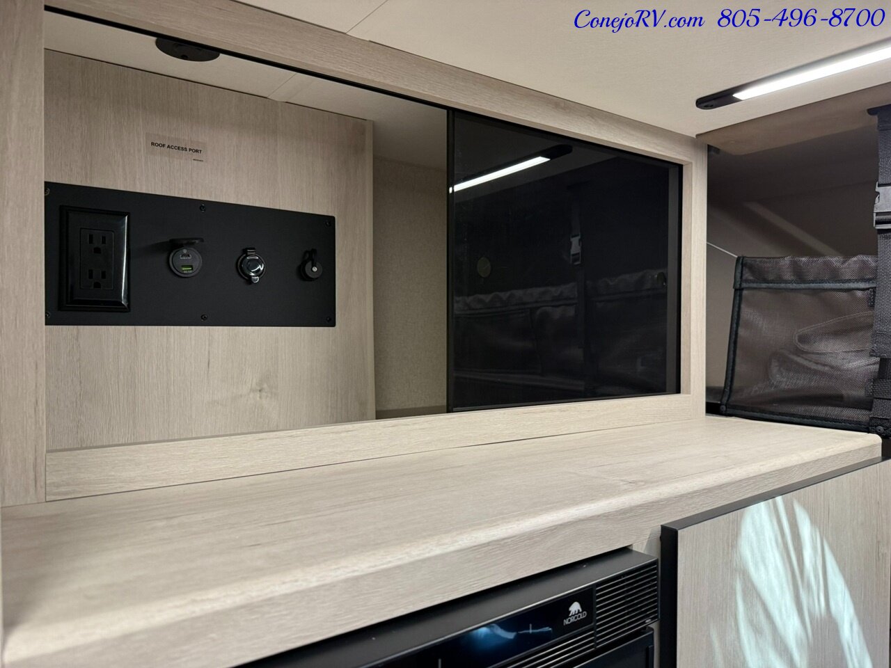 2027 Winnebago Elora 19DC 2.8KW Onan Generator Convertible Gear Garage   - Photo 11 - Thousand Oaks, CA 91360