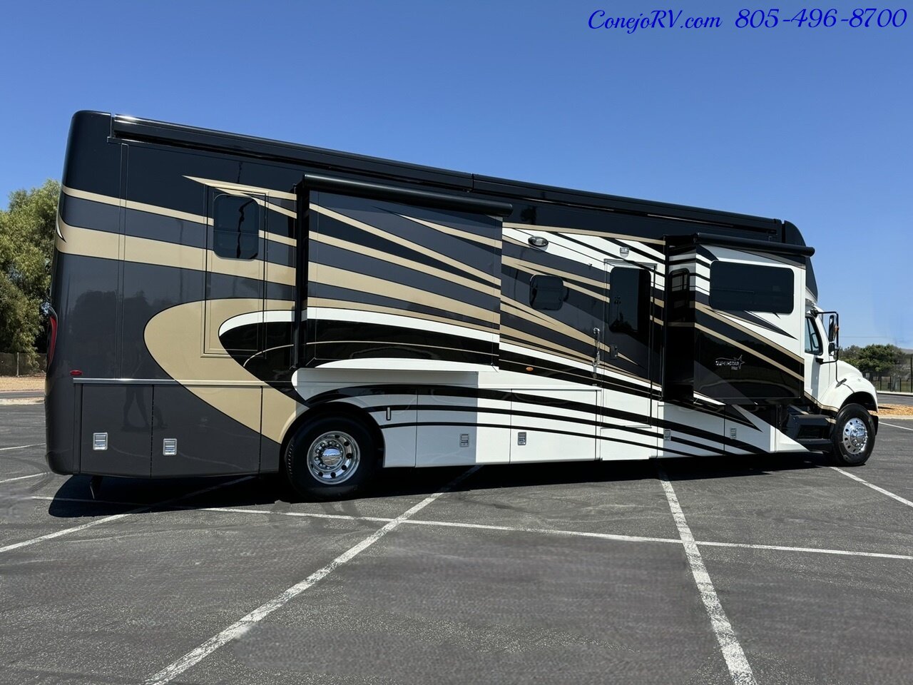 2022 Newmar Super Star 4059 Super C Triple Slide Big Freightliner M2 106  Cummins 360HP Turbo Diesel Engine 10K Miles - Photo 4 - Thousand Oaks, CA 91360