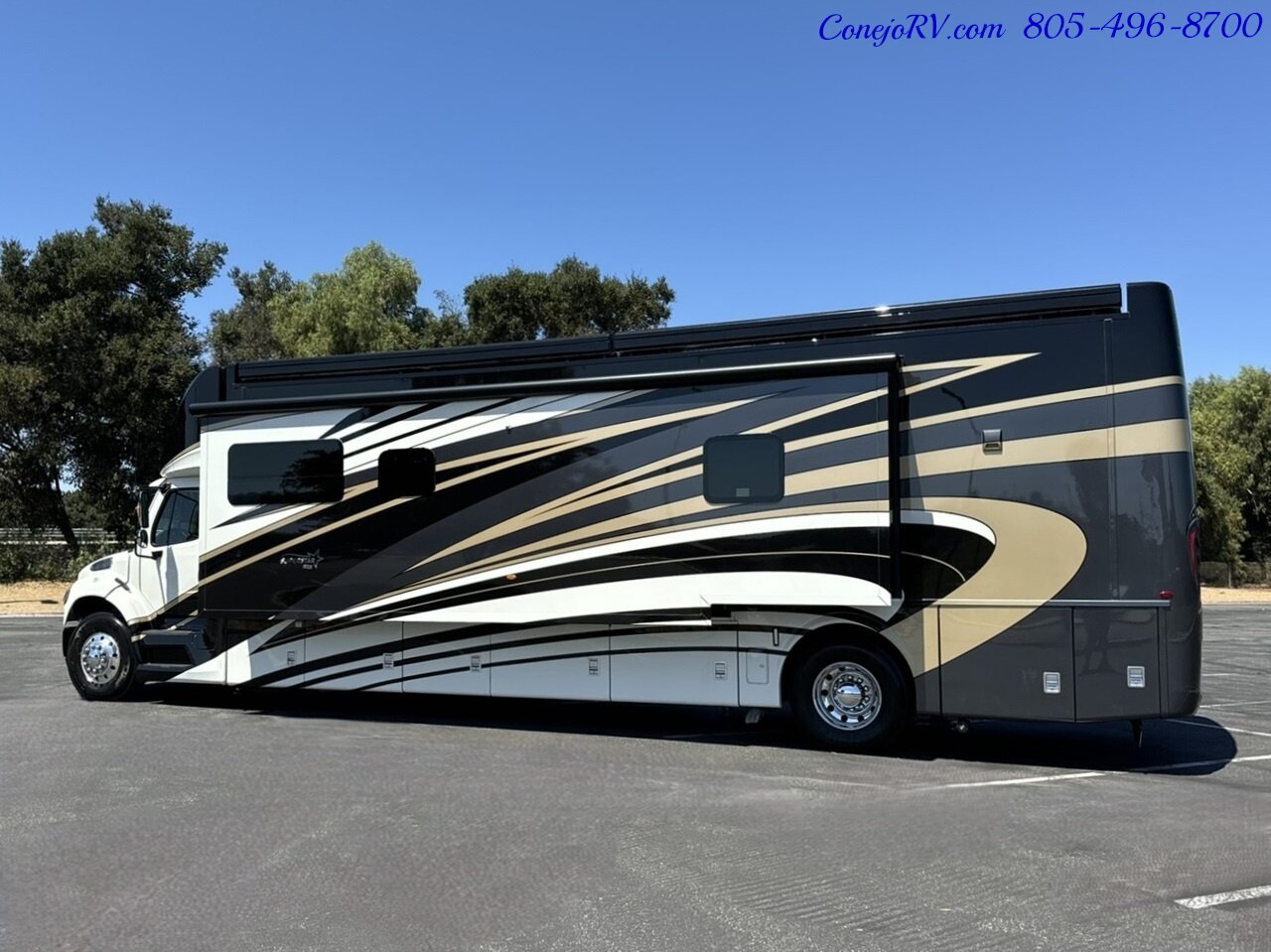 2022 Newmar Super Star 4059 Super C Triple Slide Big Freightliner M2 106  Cummins 360HP Turbo Diesel Engine 10K Miles - Photo 2 - Thousand Oaks, CA 91360