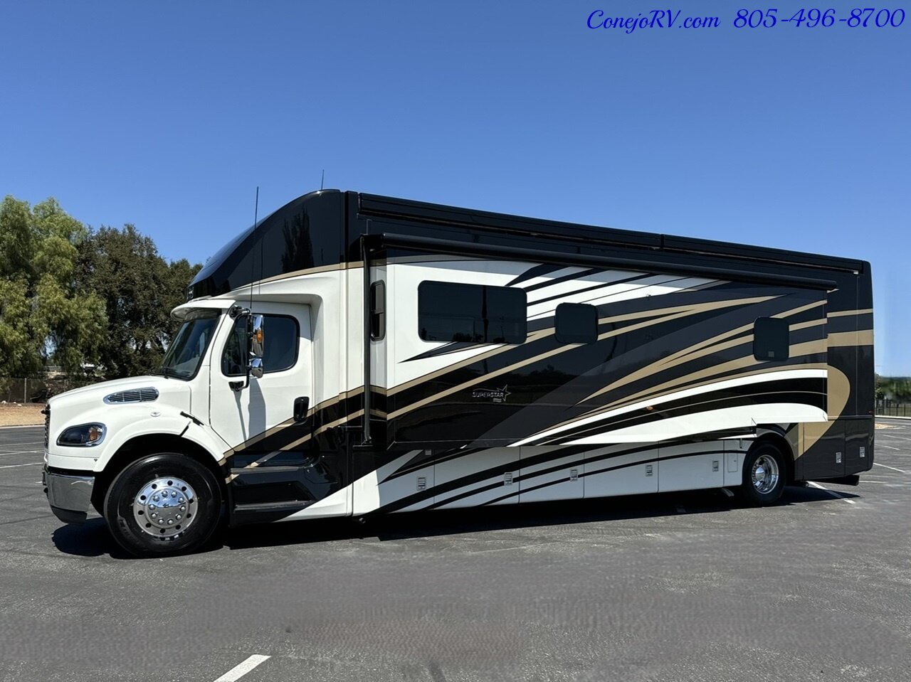 2022 Newmar Super Star 4059 Super C Triple Slide Big Freightliner M2 106  Cummins 360HP Turbo Diesel Engine 10K Miles - Photo 1 - Thousand Oaks, CA 91360