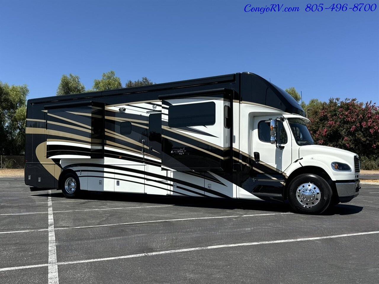 2022 Newmar Super Star 4059 Super C Triple Slide Big Freightliner M2 106  Cummins 360HP Turbo Diesel Engine 10K Miles - Photo 3 - Thousand Oaks, CA 91360